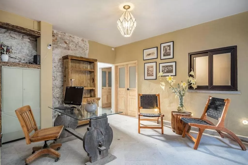 Seating Area in Casa Pandurata - Double Room Wifi AC Heat - NEW