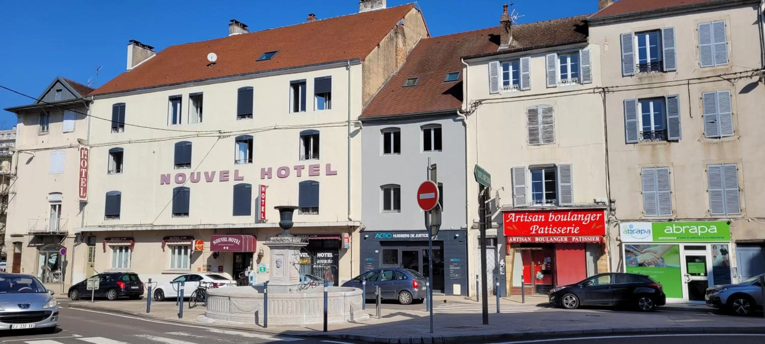 Property building in Nouvel Hotel
