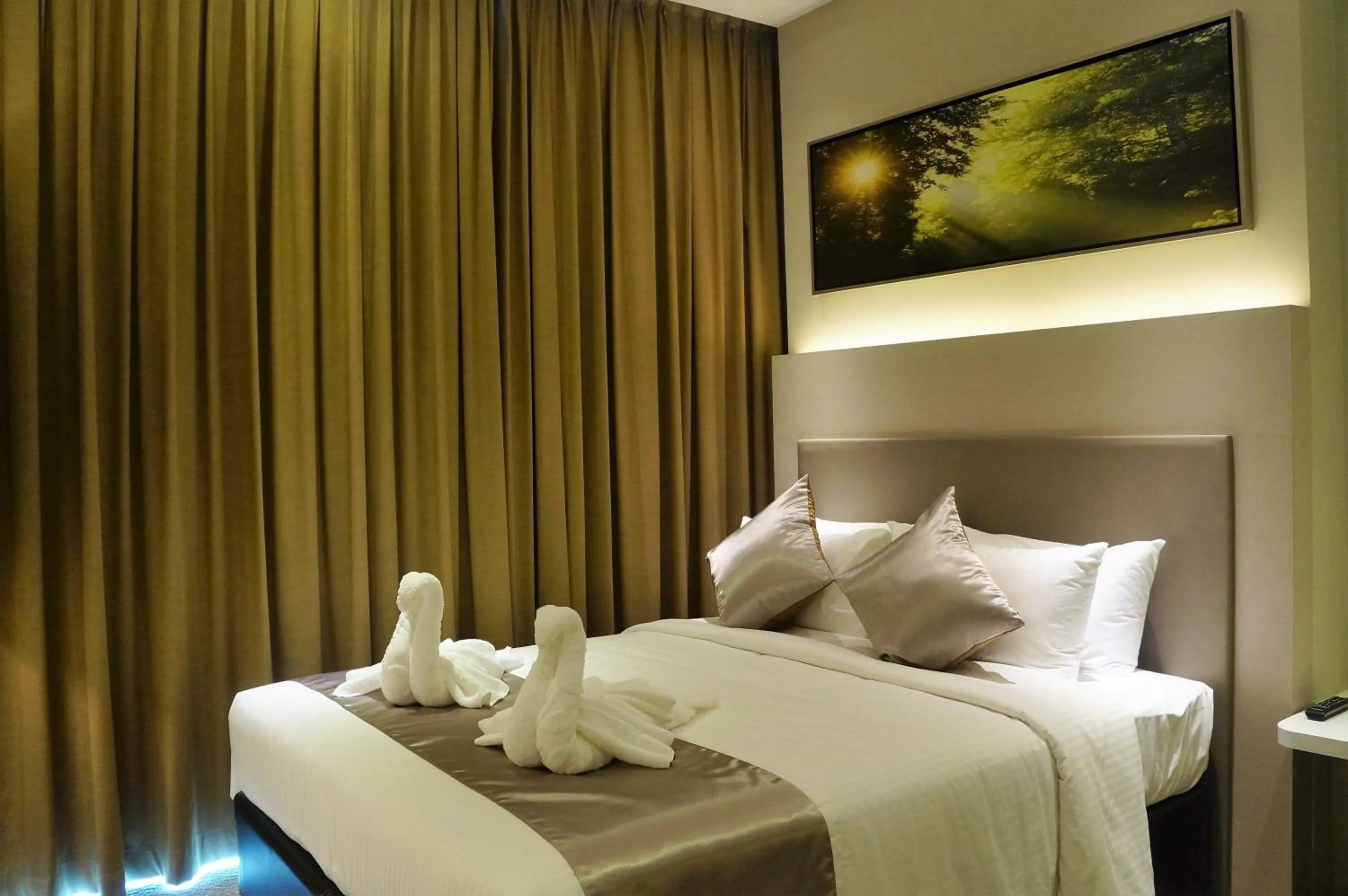 Bedroom, Bed in Greens Hotel & Suites