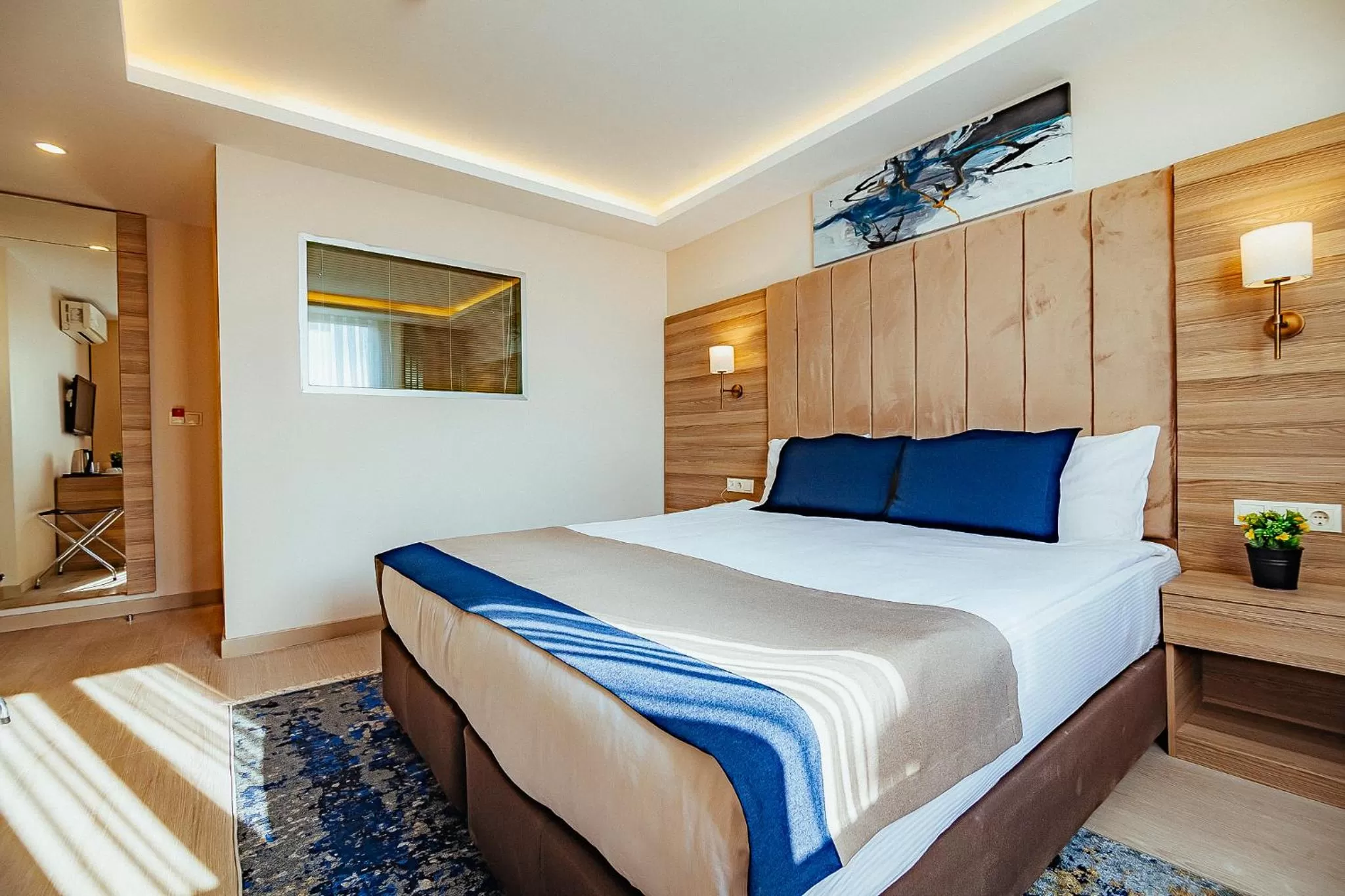 Photo of the whole room, Bed in The Milltown Hotel