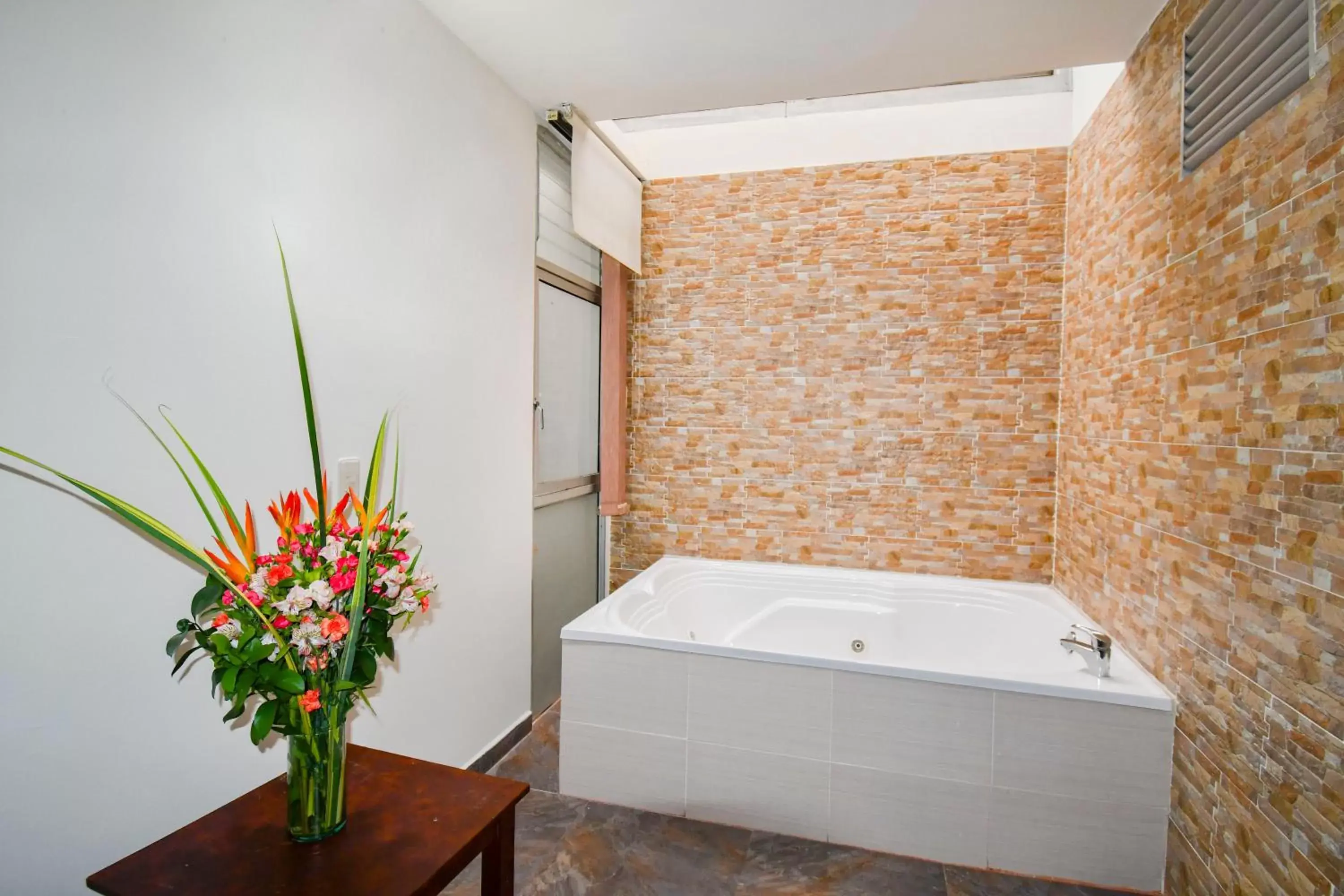 Deluxe Double Room in Hotel Monarca Armenia Deluxe Double Room in Hotel Monarca Armenia