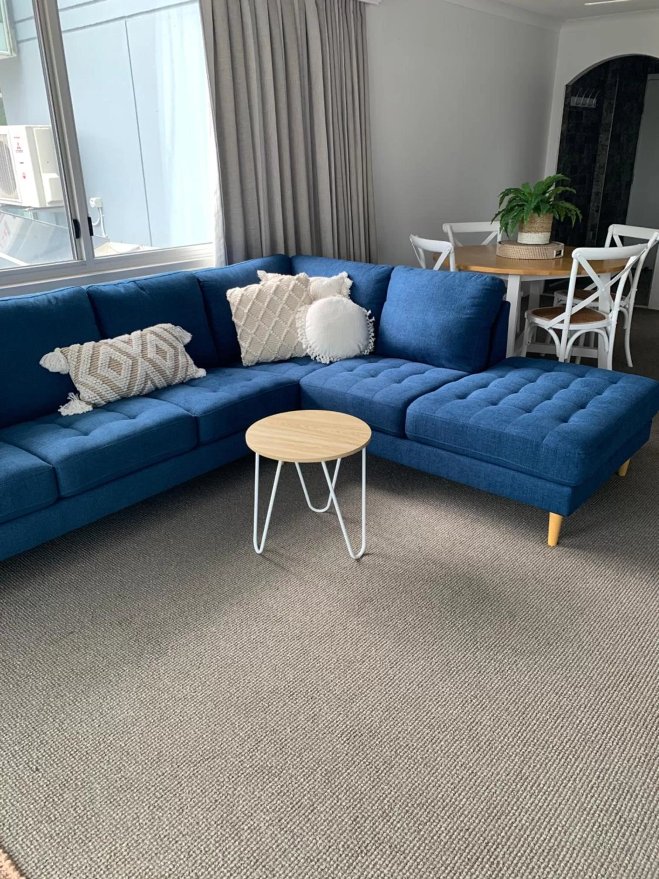 Living room in Pacific Regis Beachfront Holiday Apartments