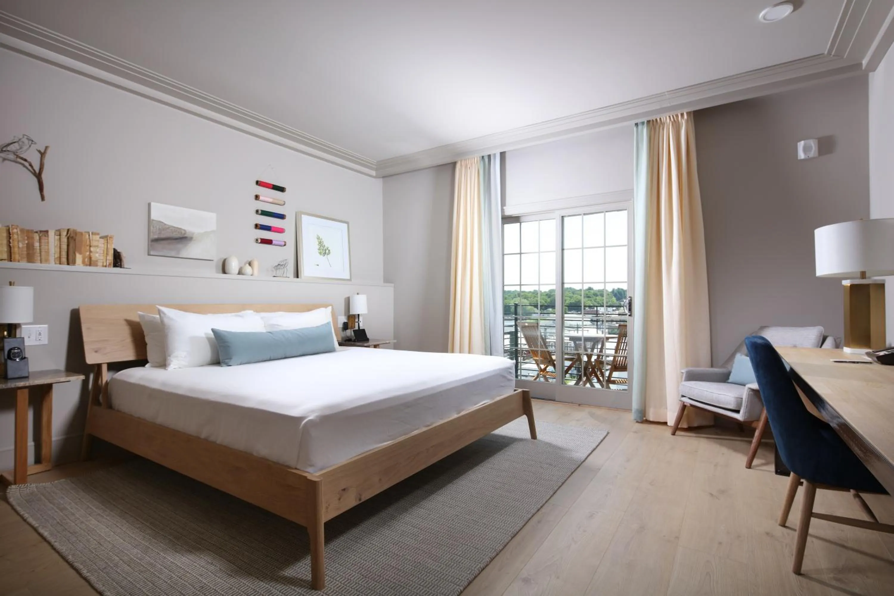 Bed in Hotel Weyanoke