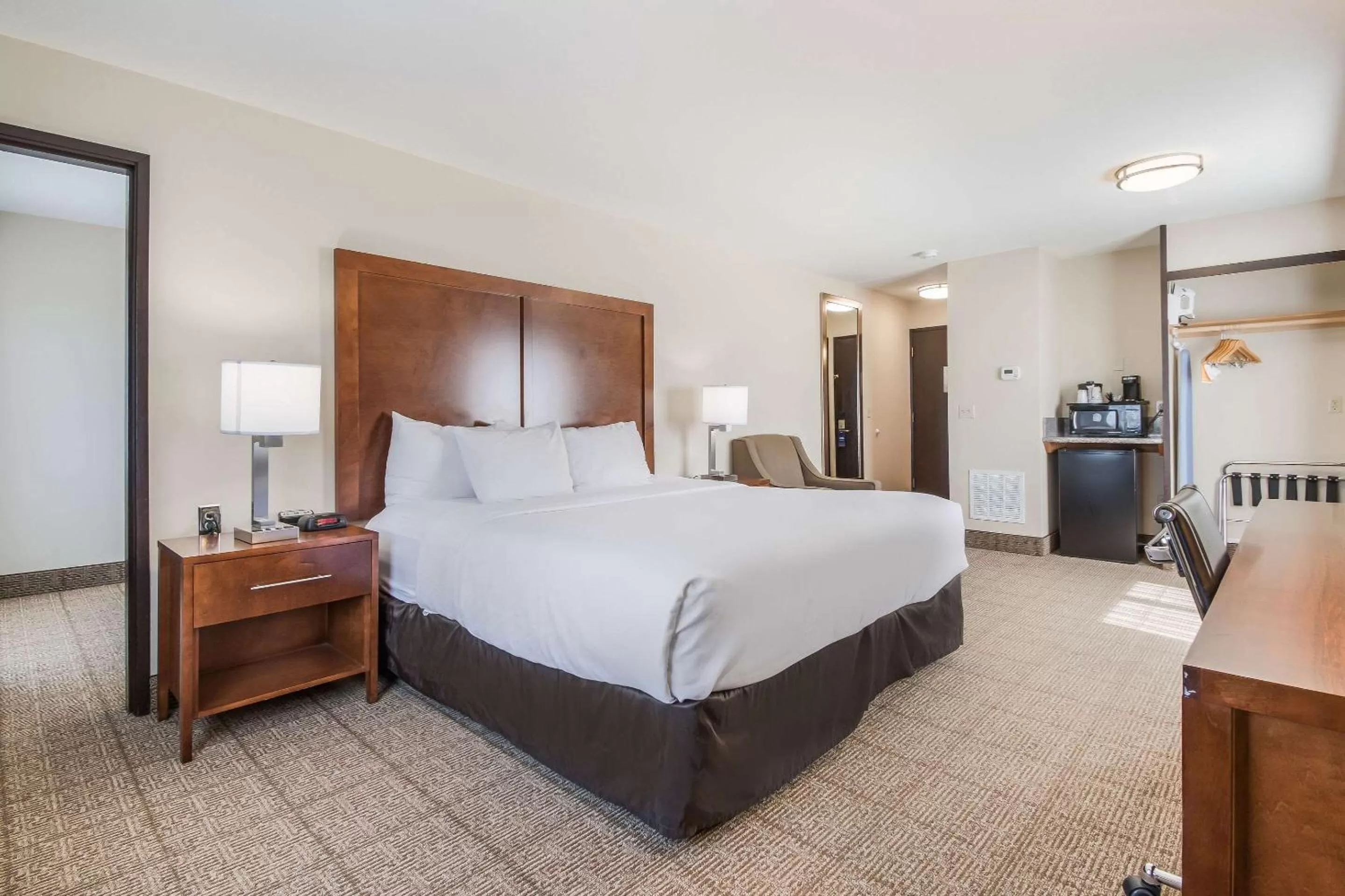 Photo of the whole room, Bed in Comfort Inn Newport