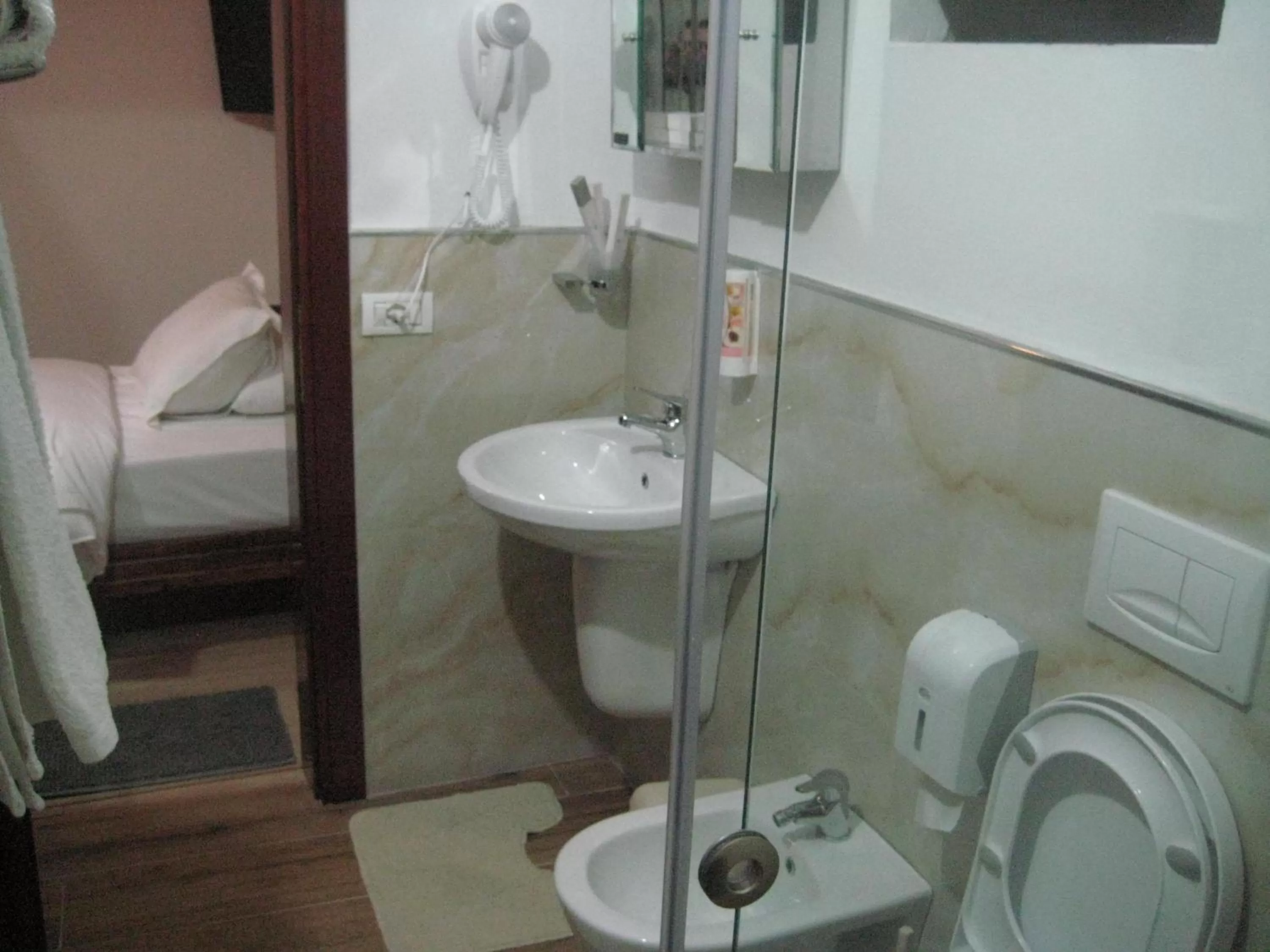 Bathroom in Drini Hotel