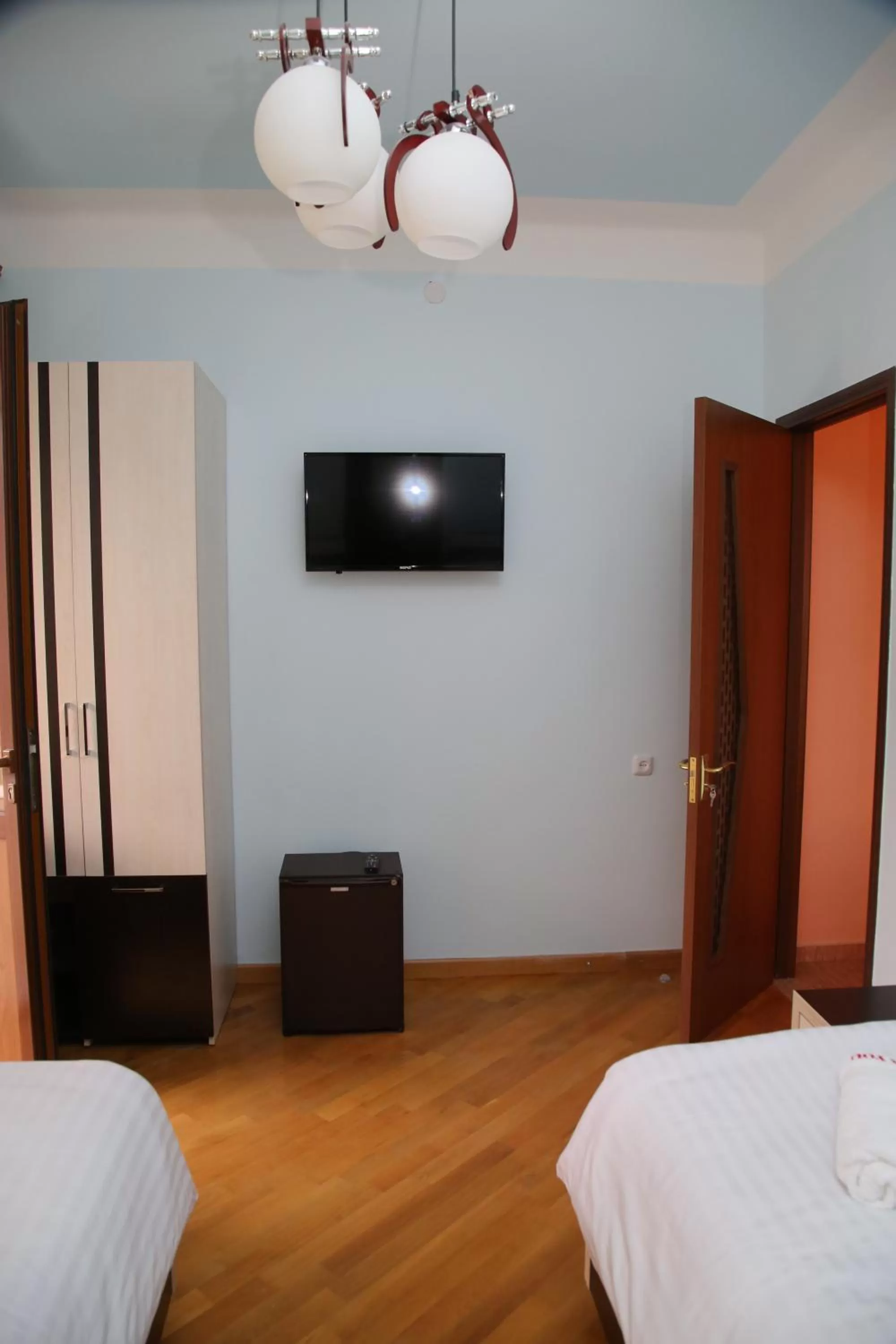 Bedroom, TV/Entertainment Center in Hotel For You