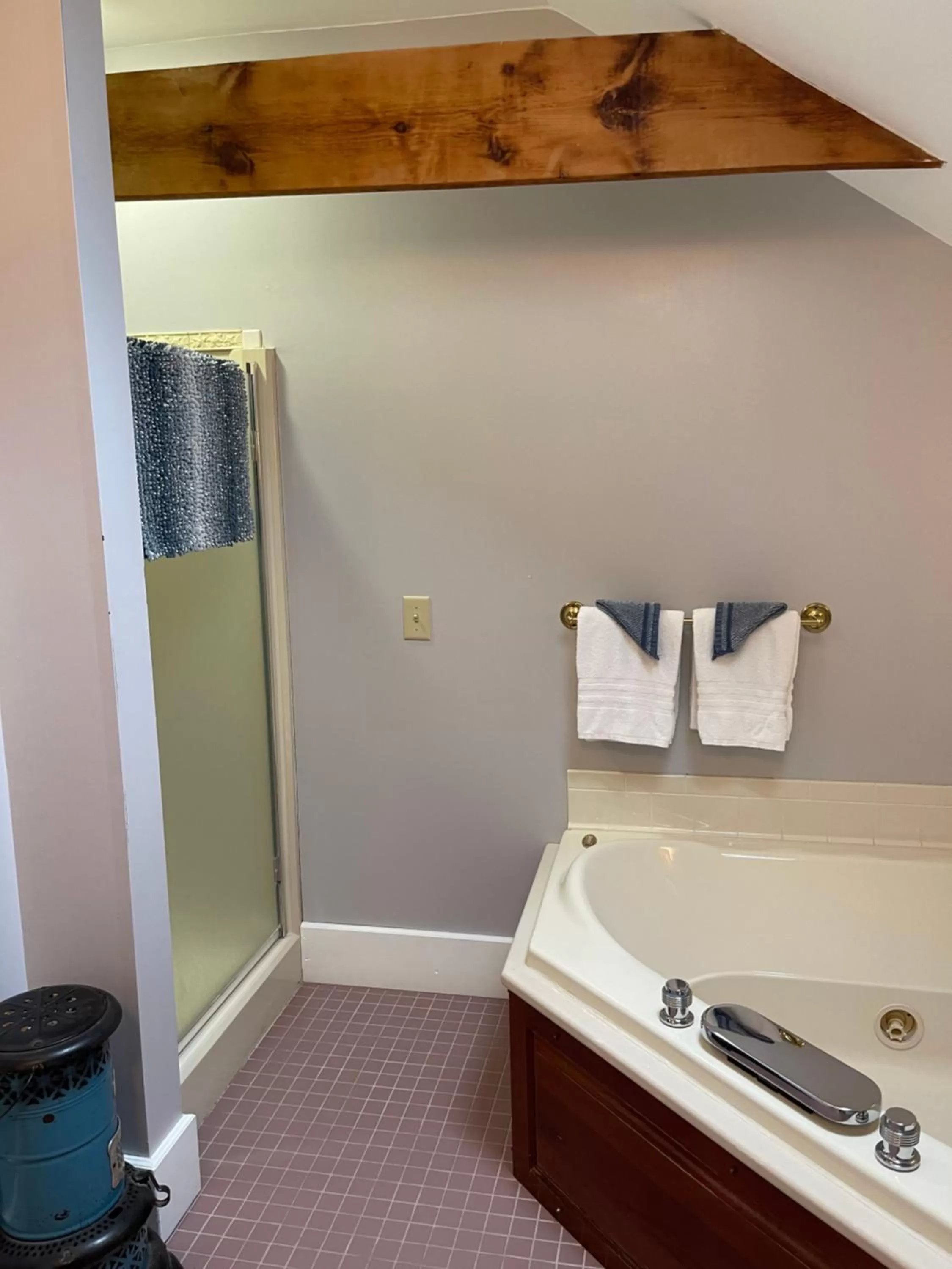 Carriage House Bed & Breakfast