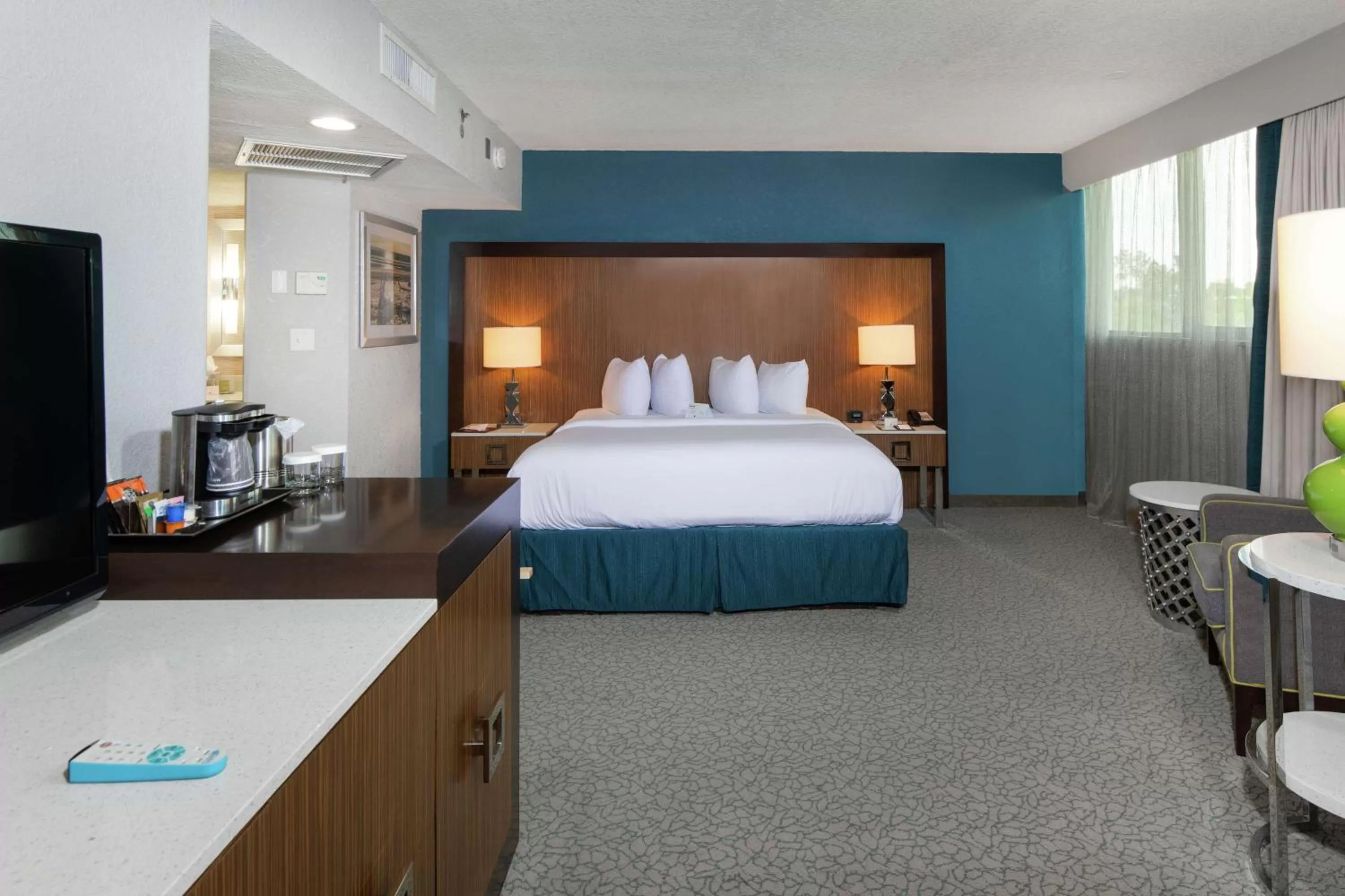 Bedroom, Bed in DoubleTree by Hilton Hotel Jacksonville Airport