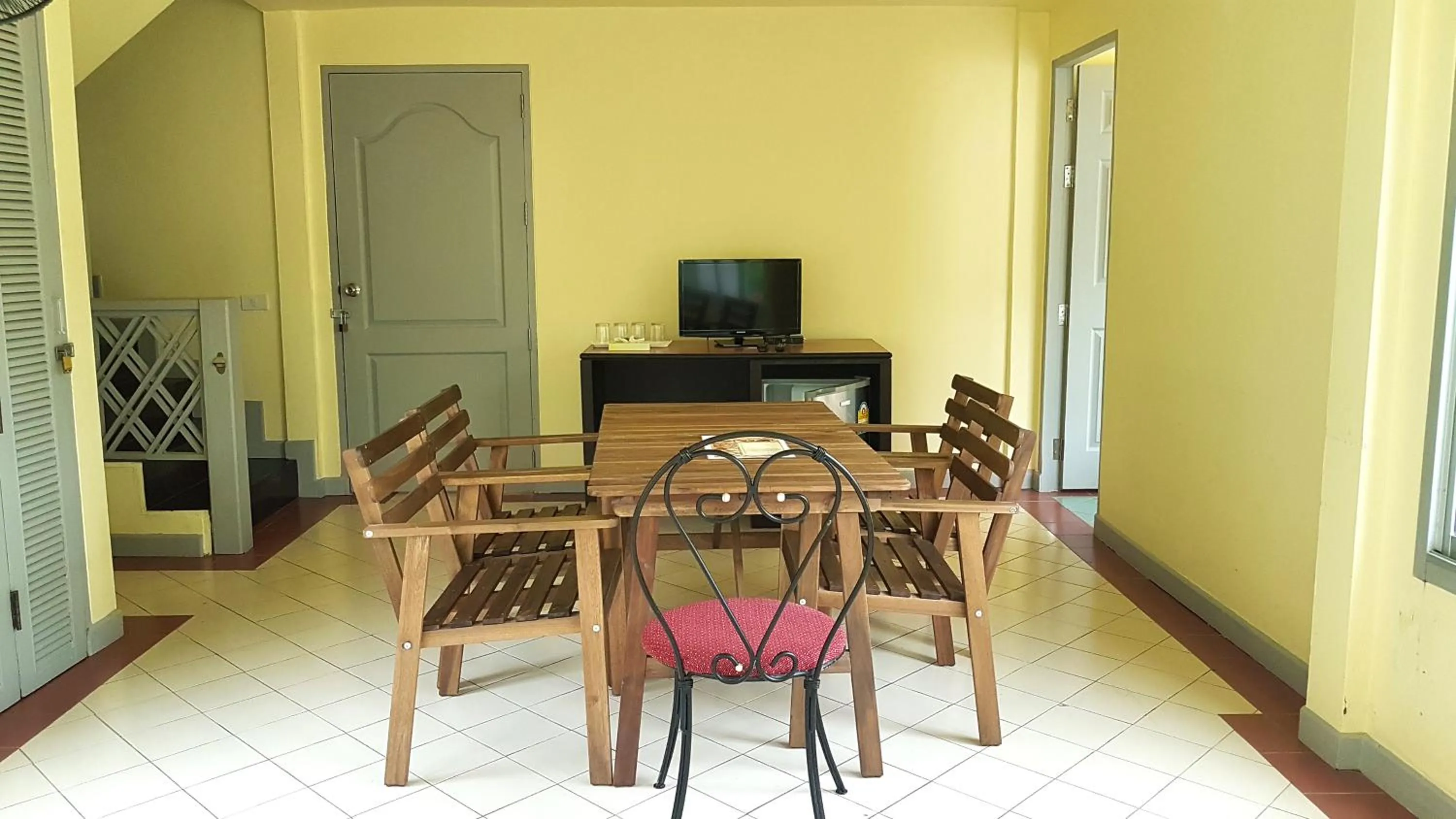 Photo of the whole room in Brookside Valley Resort