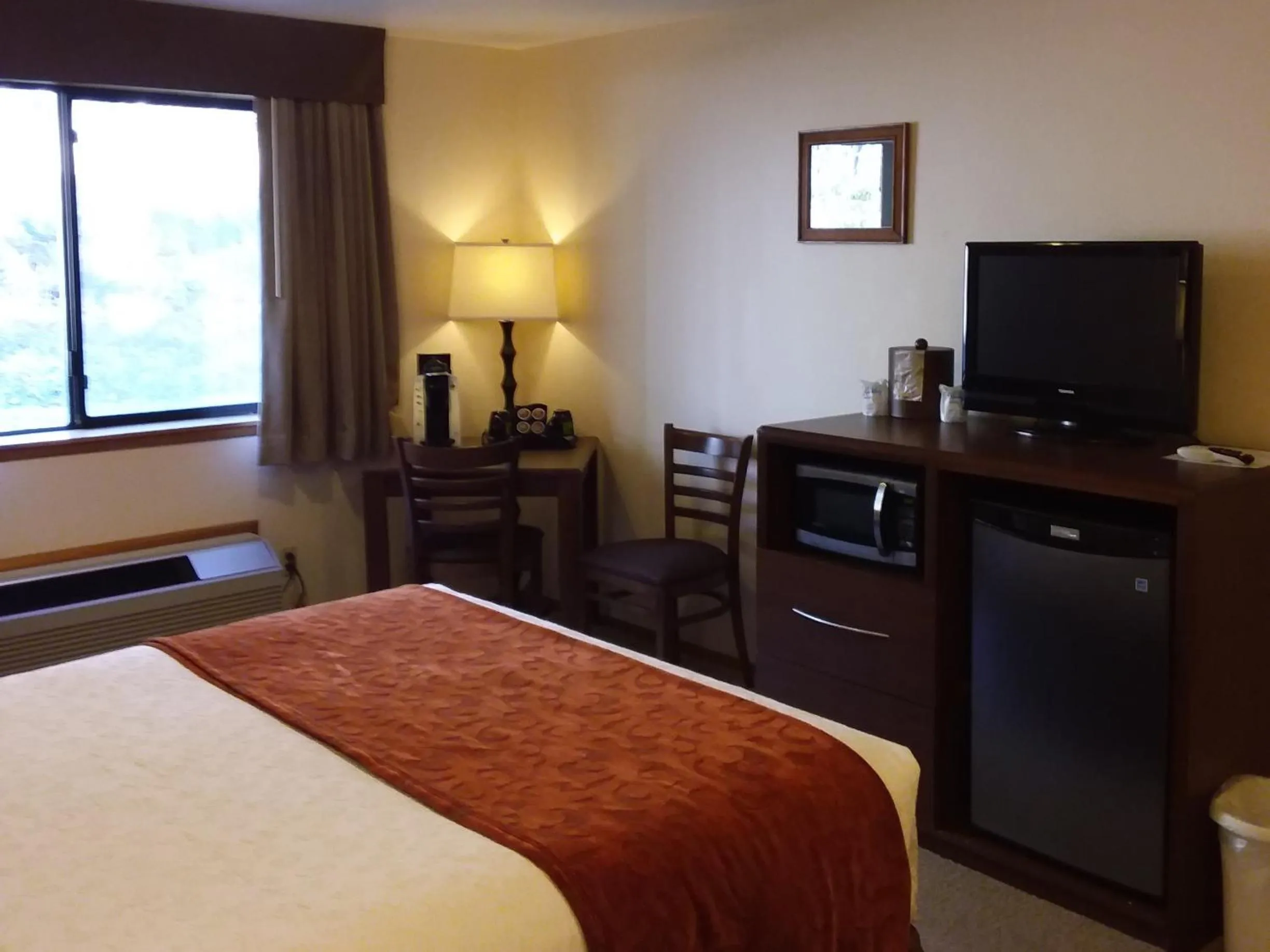 Bedroom, Bed in Nisqually Lodge