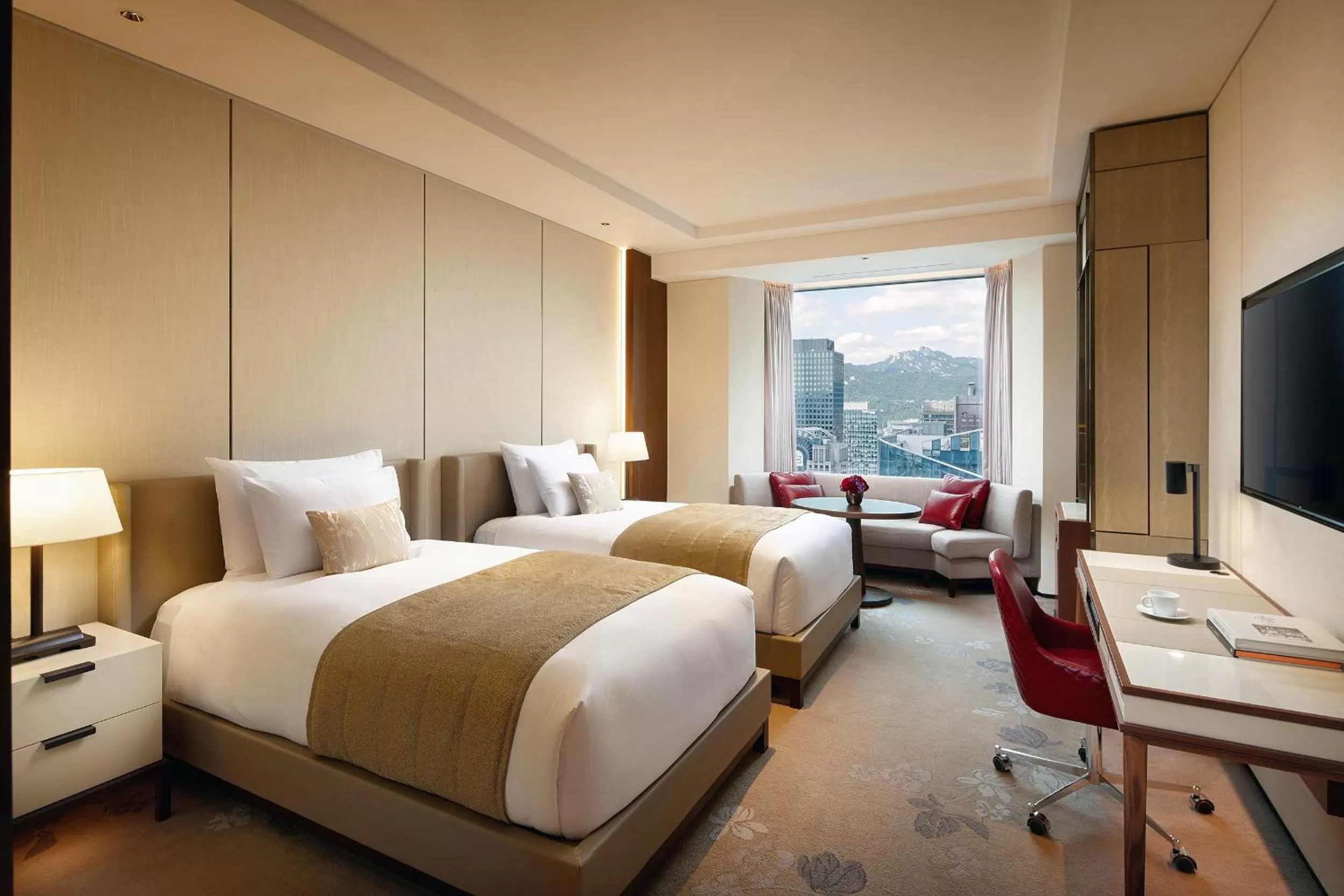 Bedroom, Bed in Lotte Hotel Seoul