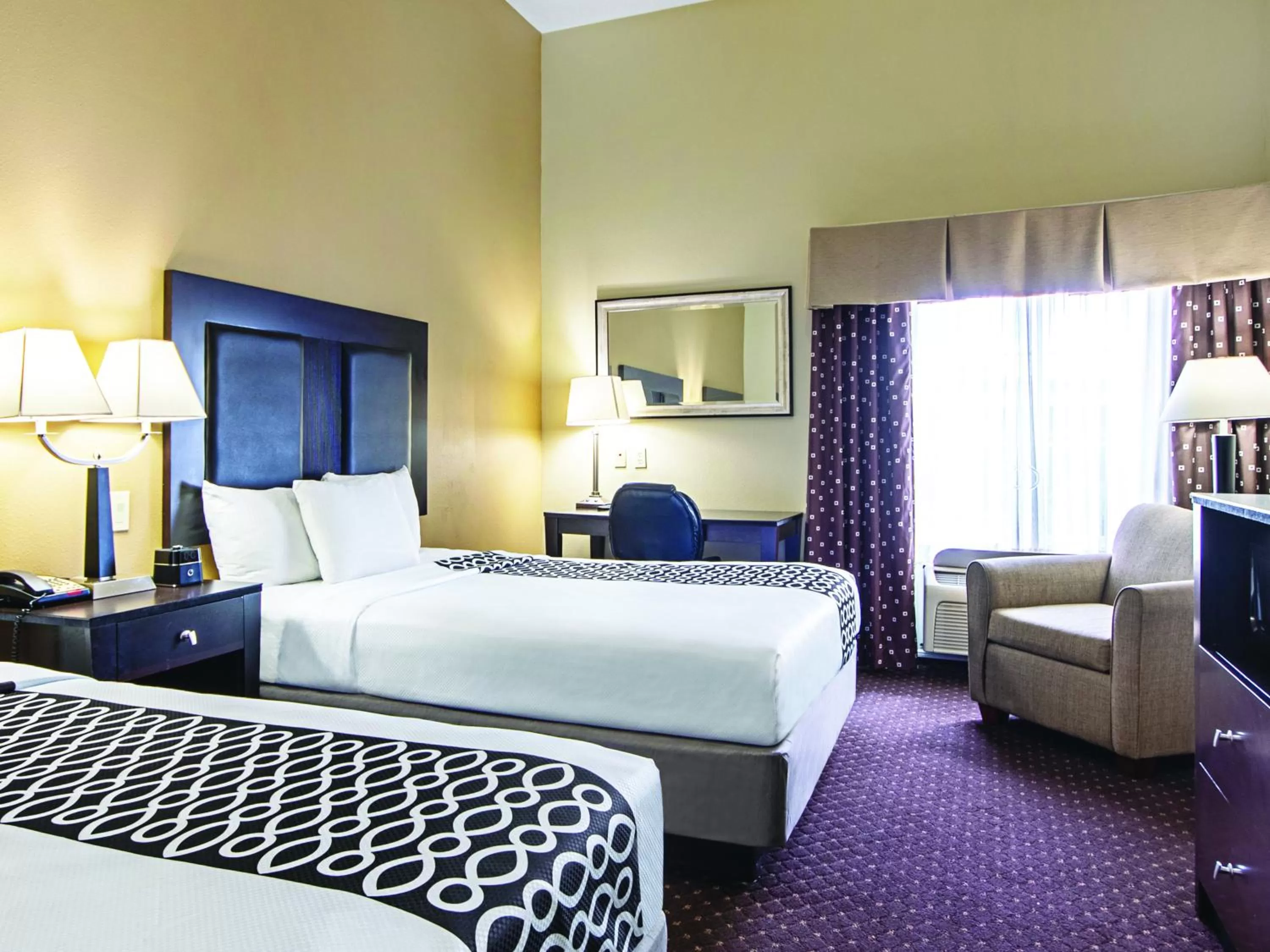 Photo of the whole room, Bed in La Quinta by Wyndham Houston New Caney