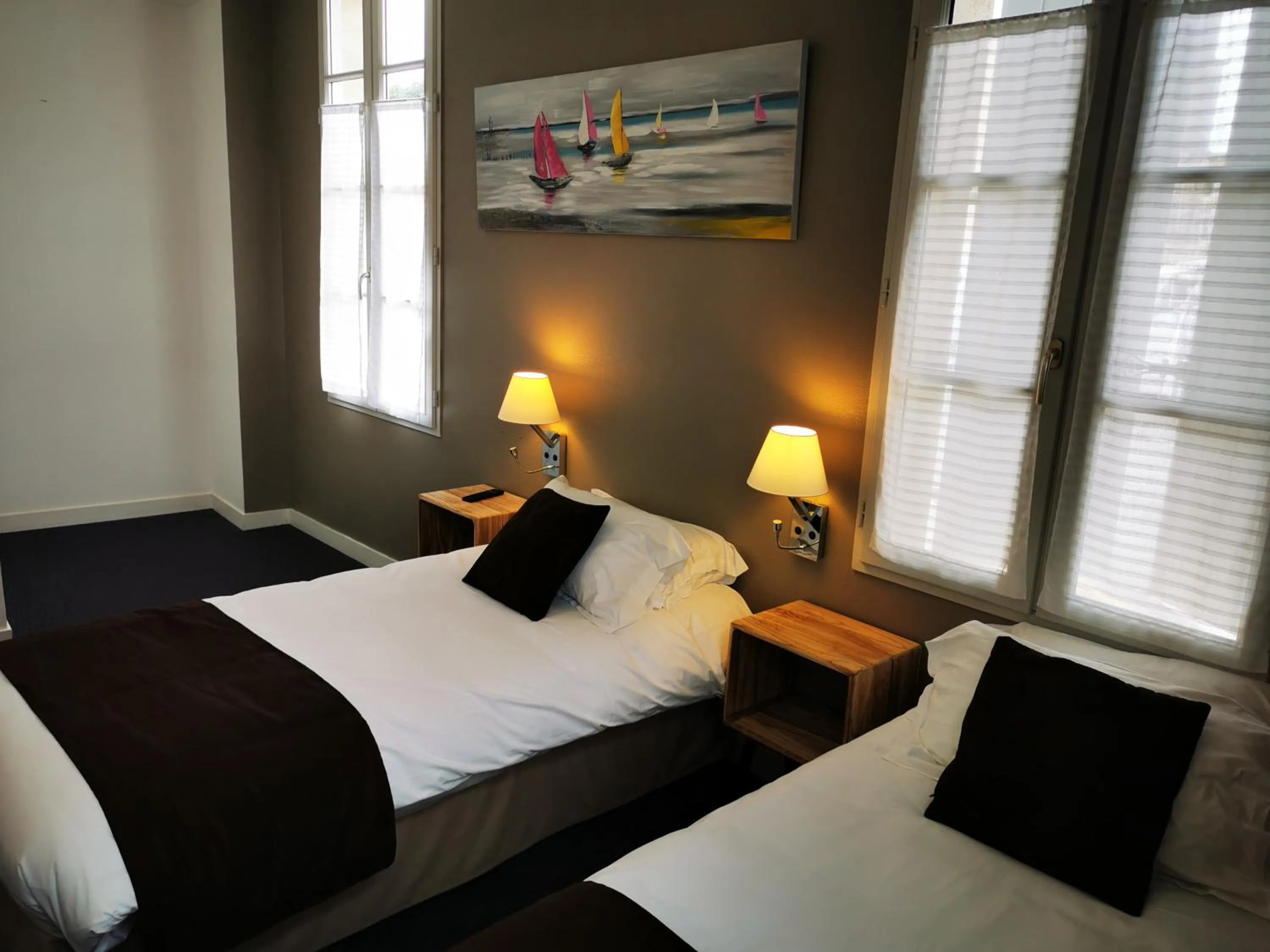 Property building, Bed in Hôtel Restaurant Le Lion d'Or