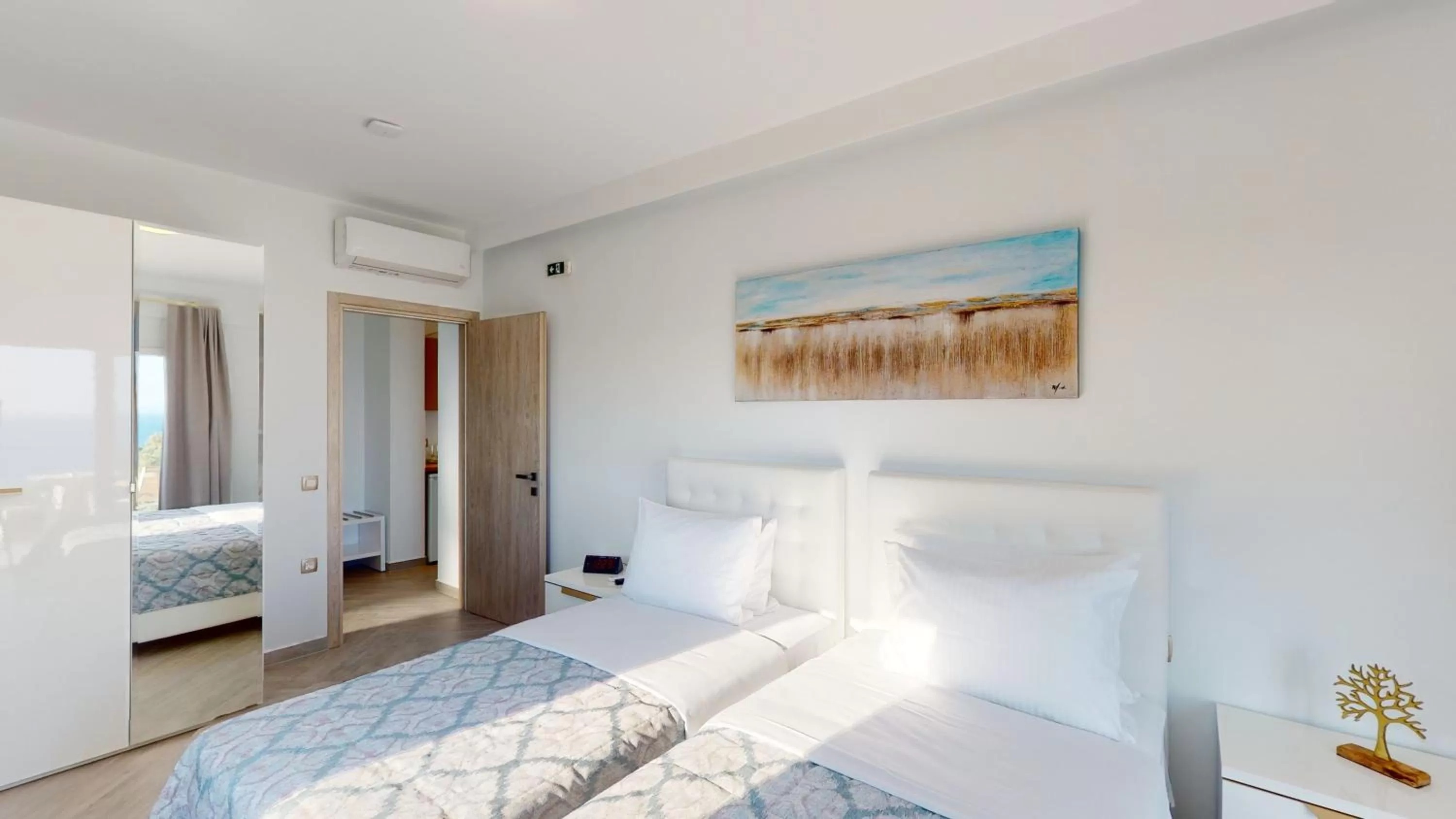Bedroom, Bed in Golden Lion Parga