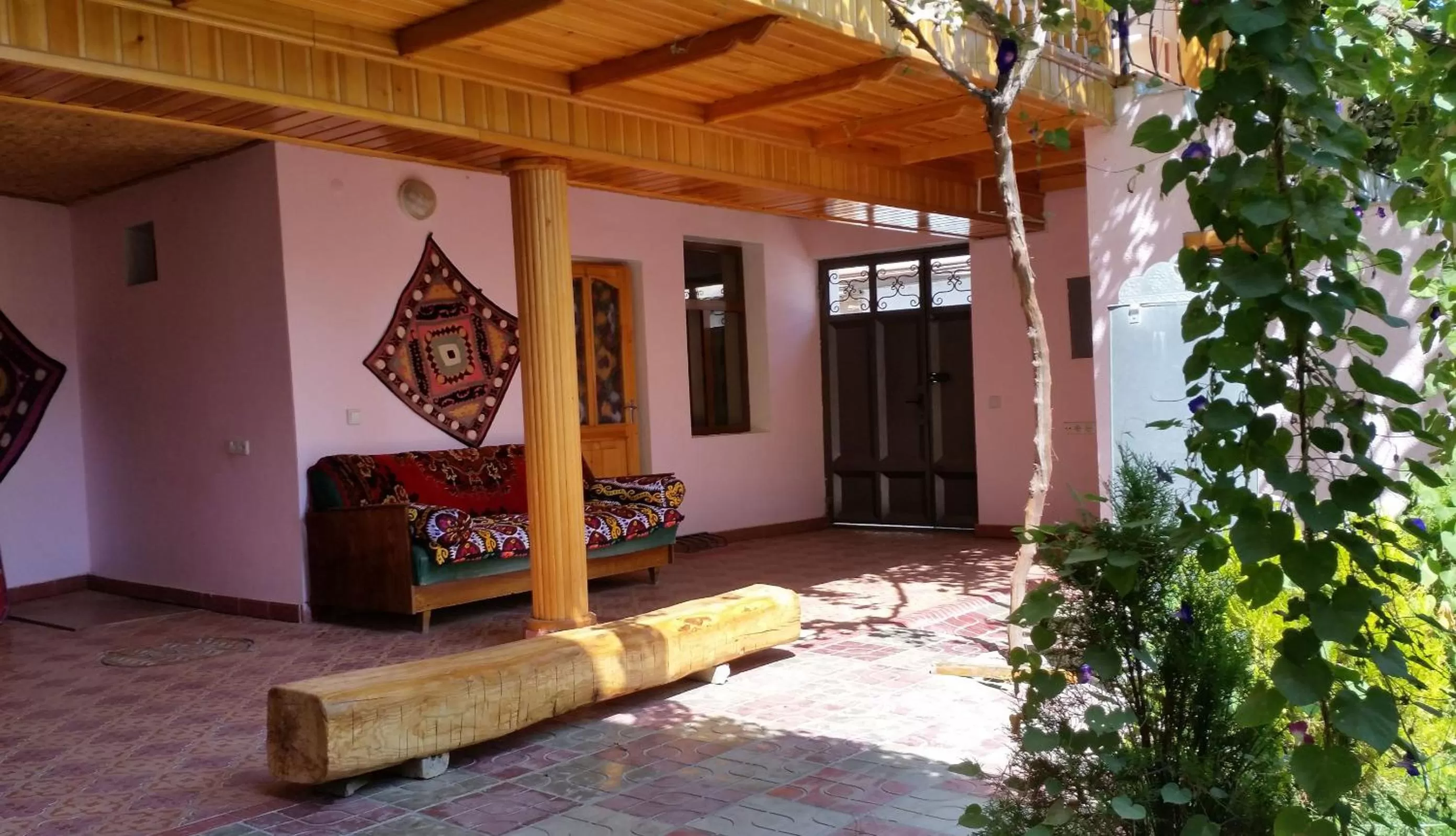 Patio in Jahongir Guest House