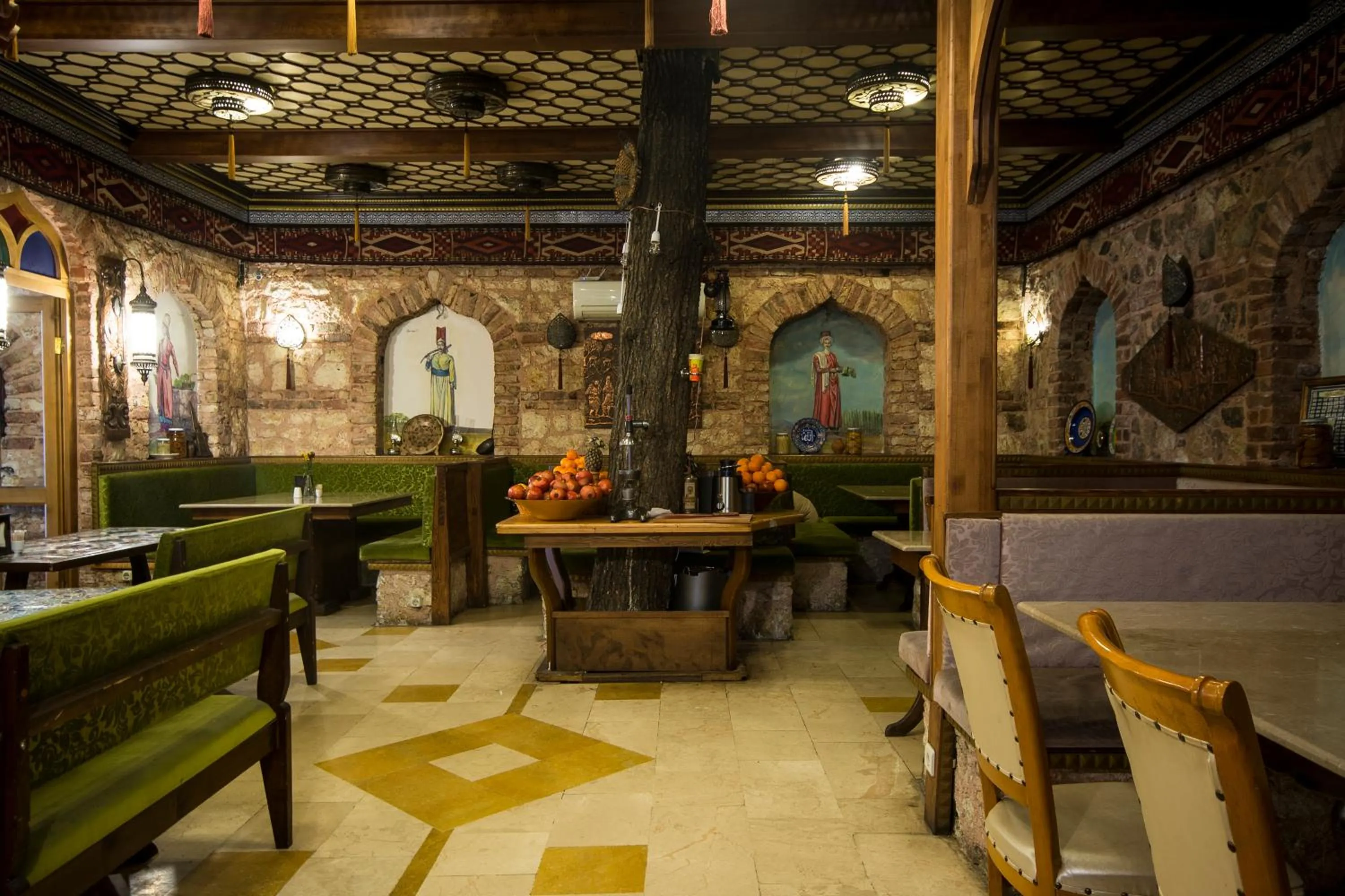 Restaurant/places to eat in Sultan Corner Hotel