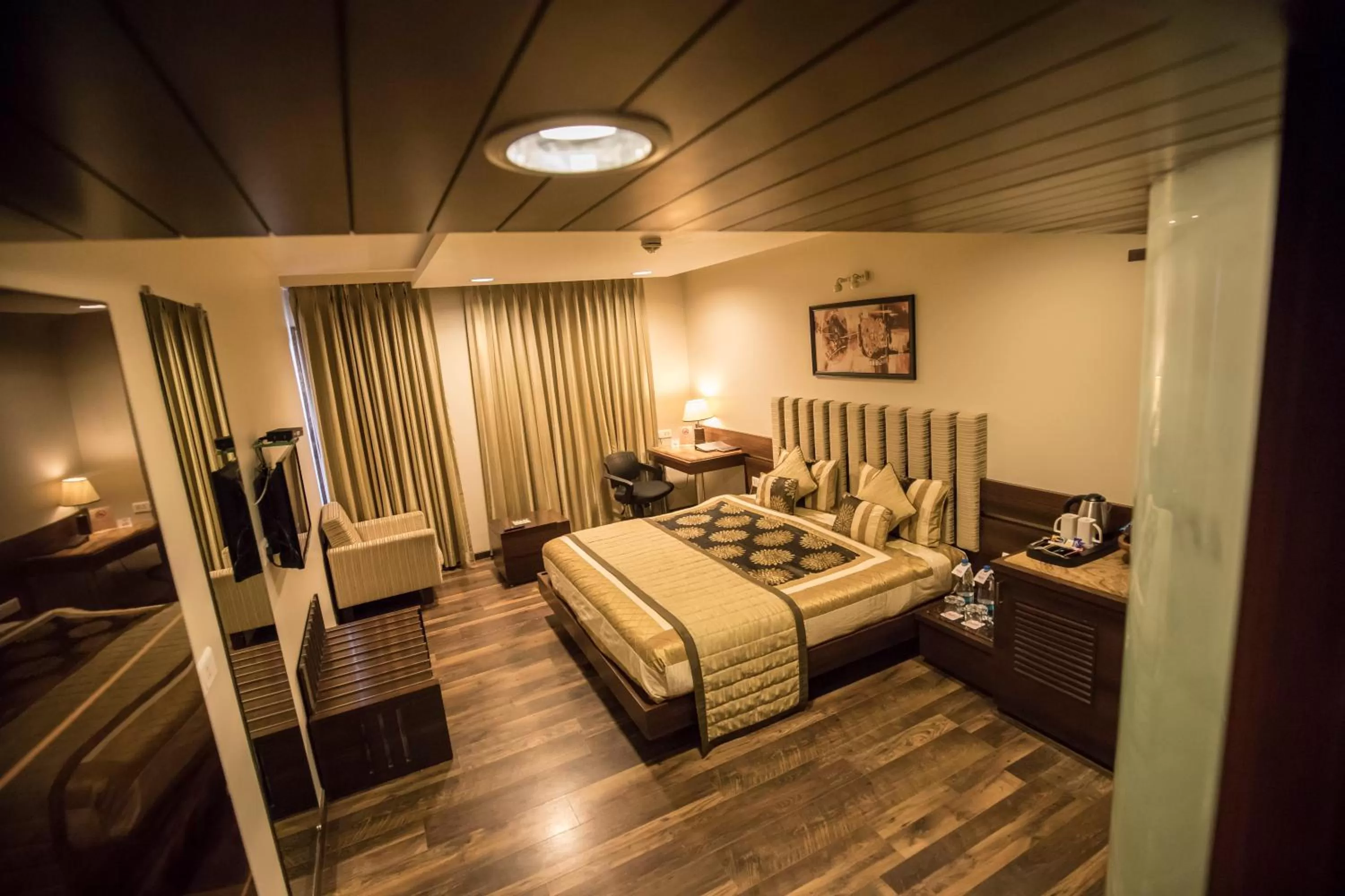 Photo of the whole room, Bed in Bizz The Hotel