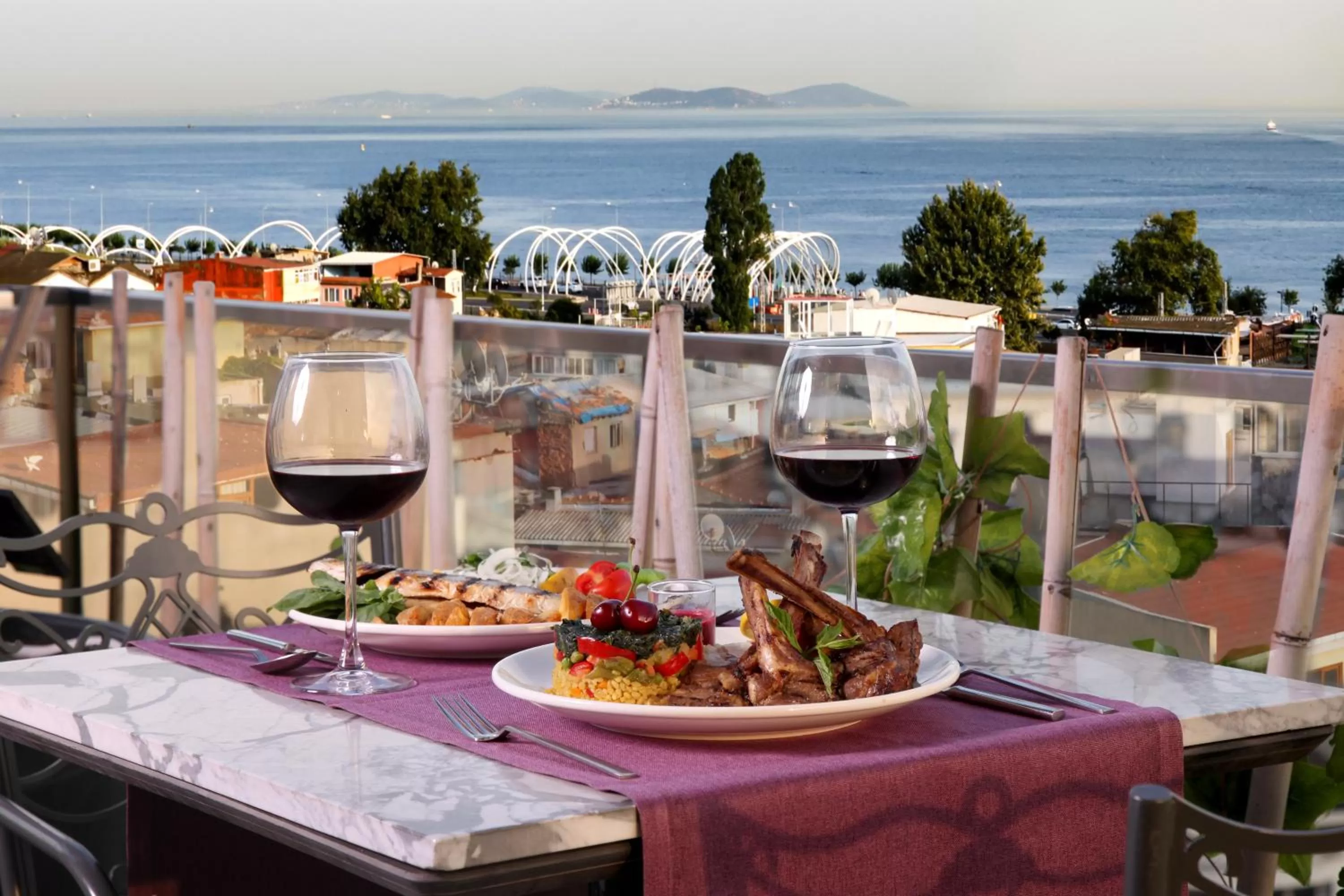 Restaurant/places to eat in Skalion Hotel