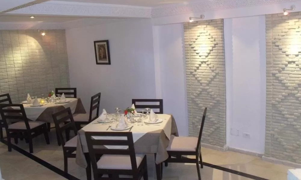 Restaurant/places to eat in Castilia suites