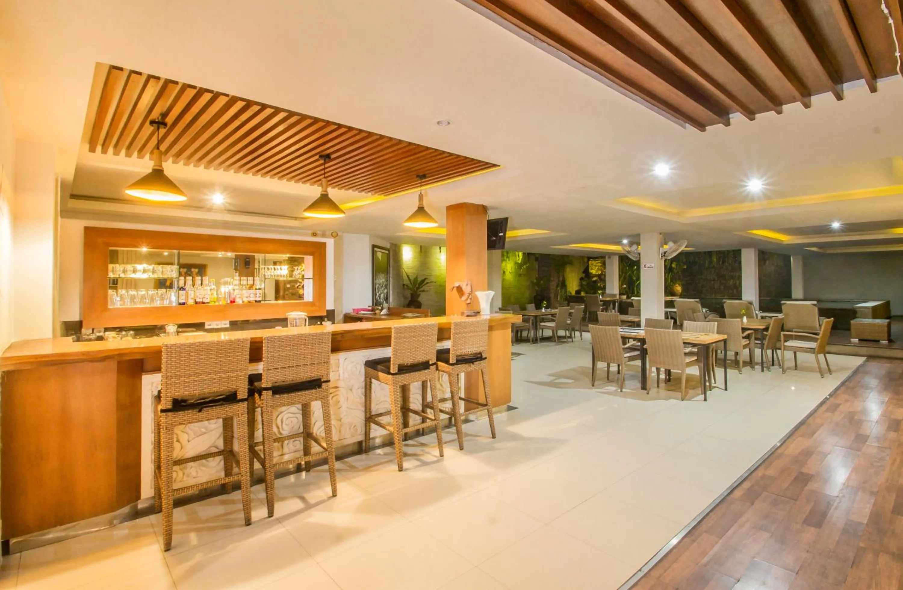 Restaurant/places to eat in Mahalaksmi Boutique Hotel