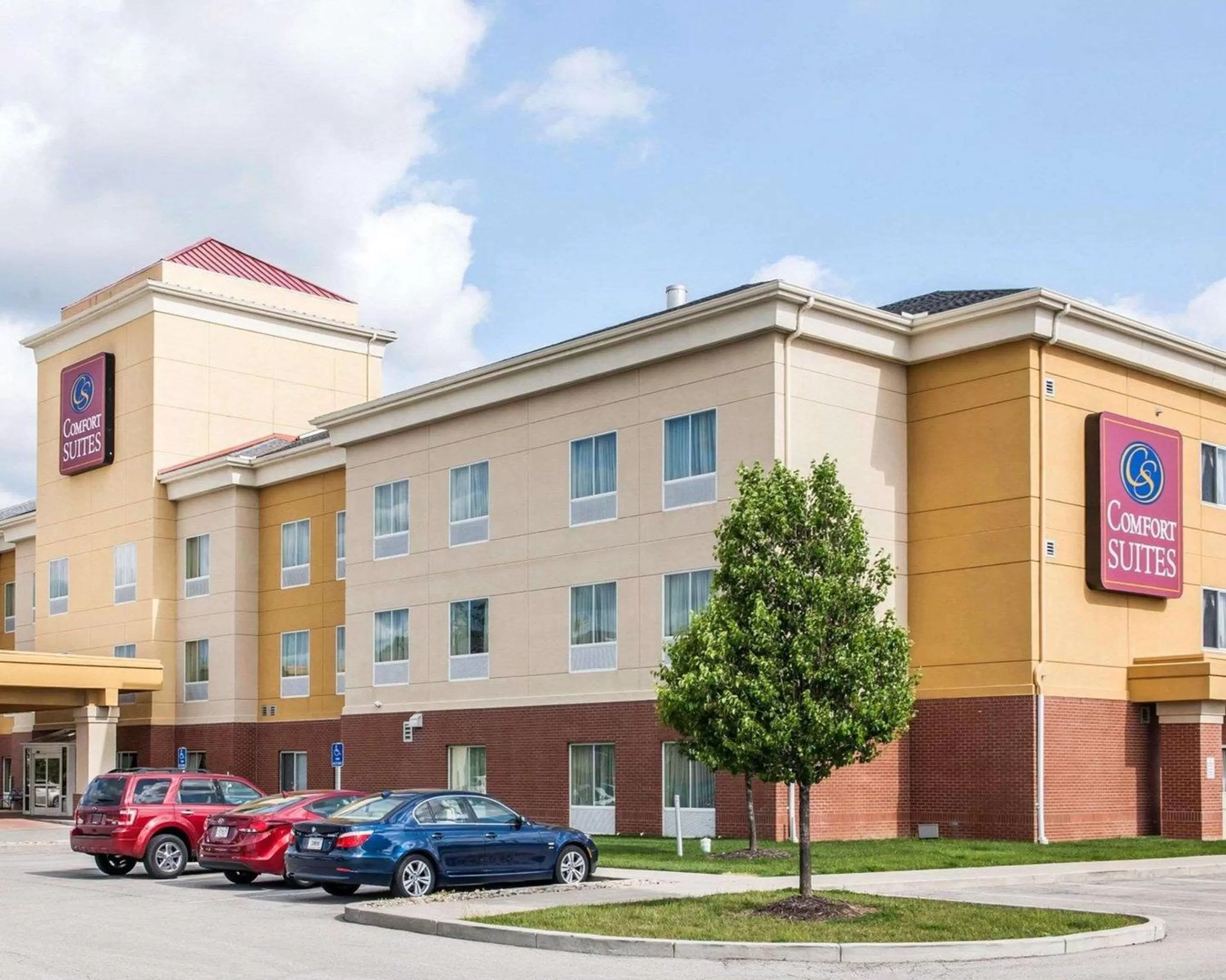 Property building in Comfort Suites near Indianapolis Airport