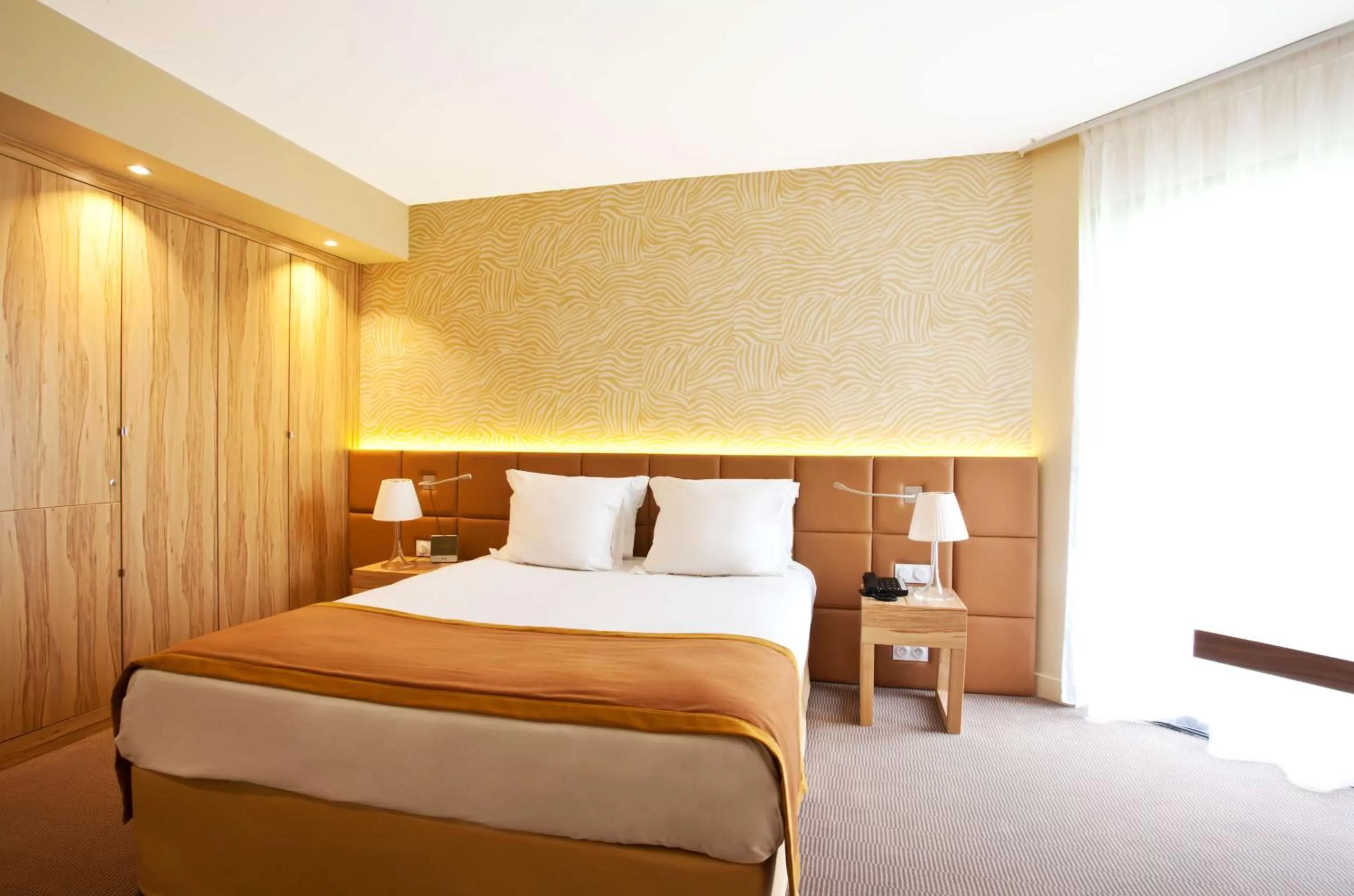 Photo of the whole room, Bed in Golden Tulip Avignon Le Paradou