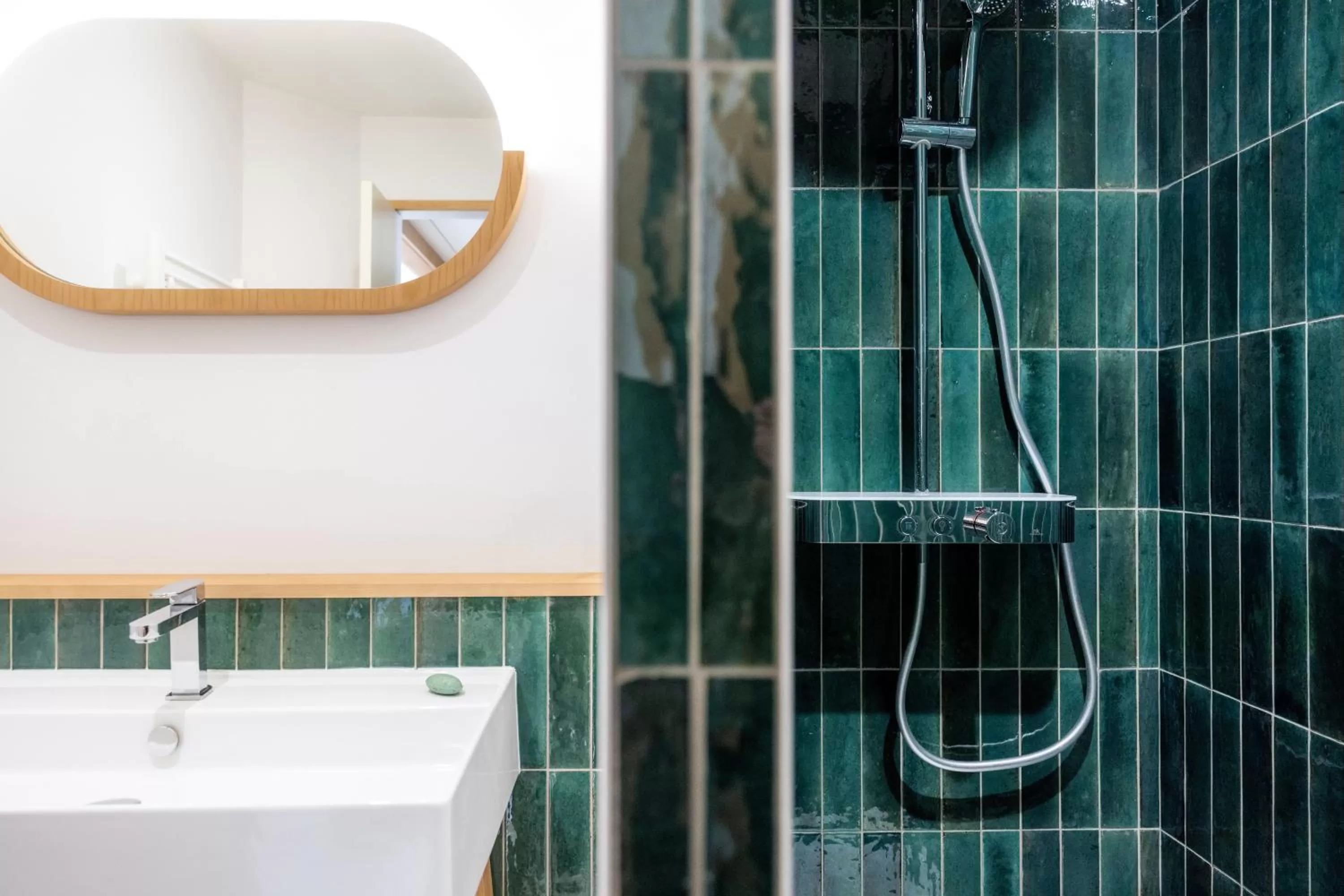 Shower in Hôtel Ibaïa