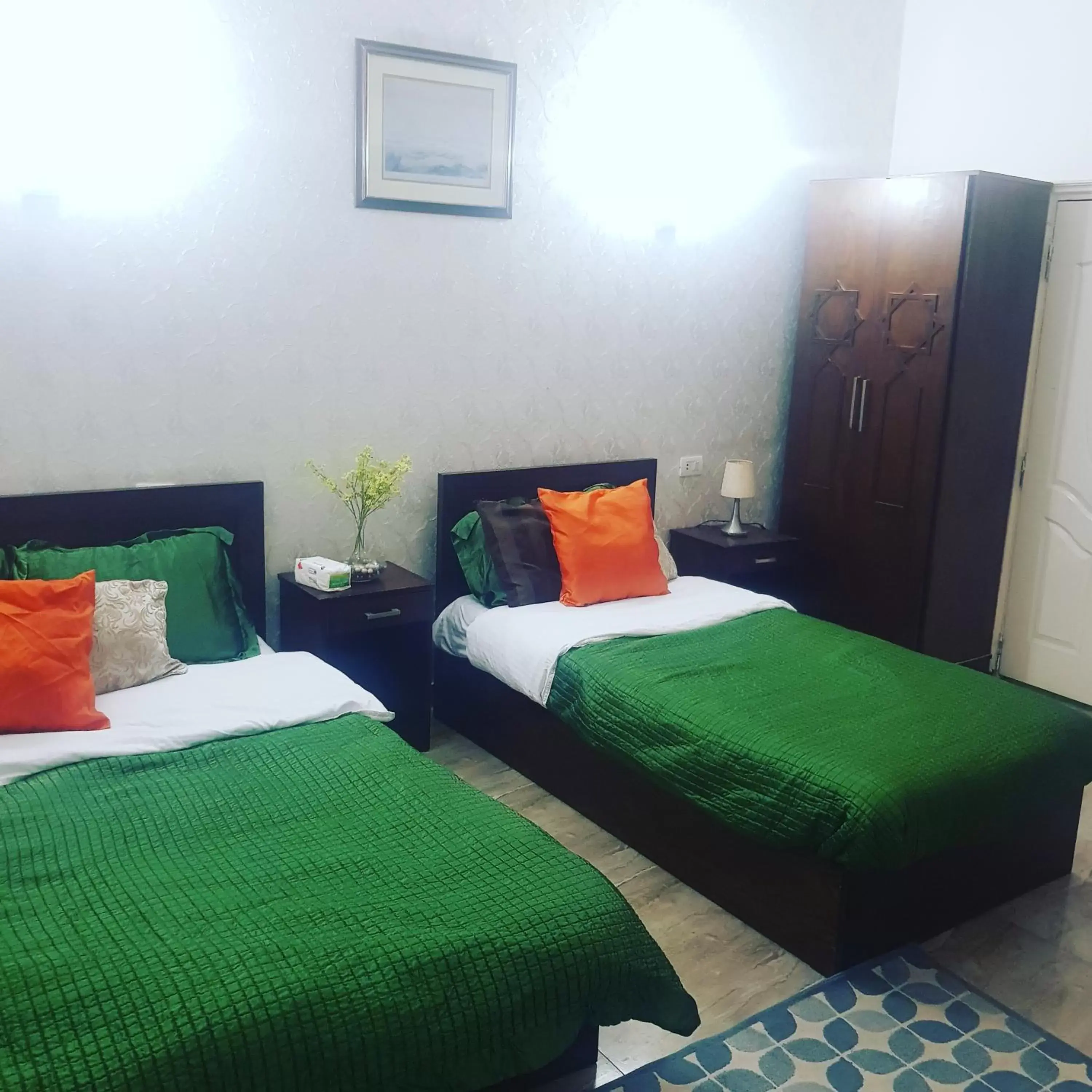 Family Room with Bath in Downtown Inn Family Room with Bath in Downtown Inn