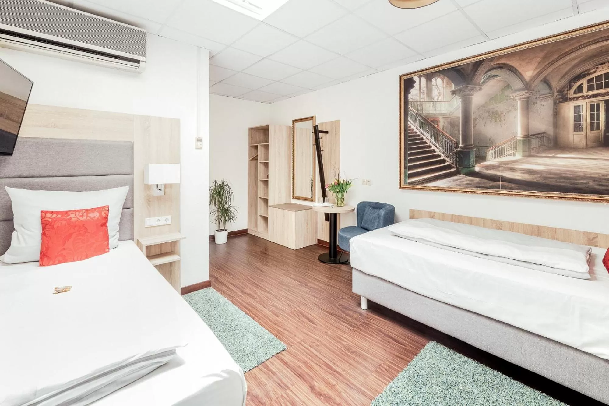 Photo of the whole room in Pallas Hotel