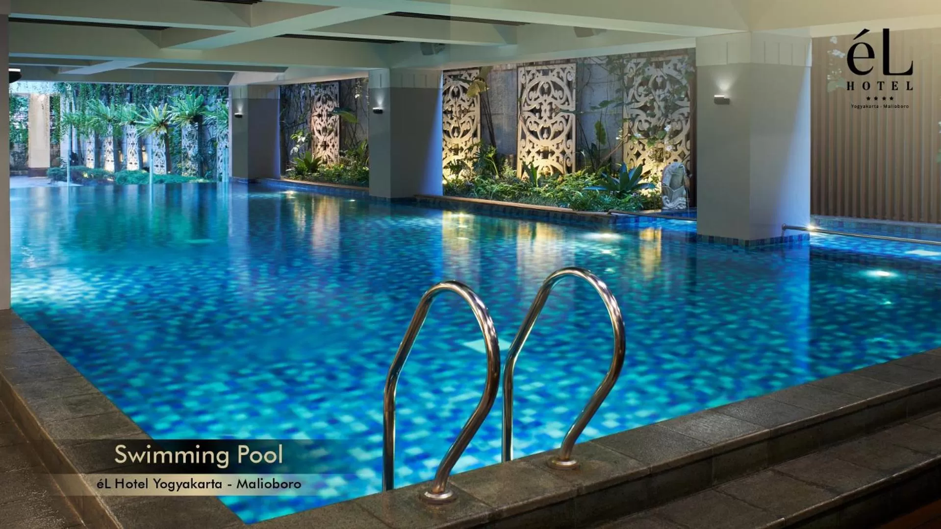 Swimming pool in eL Hotel Yogyakarta Malioboro