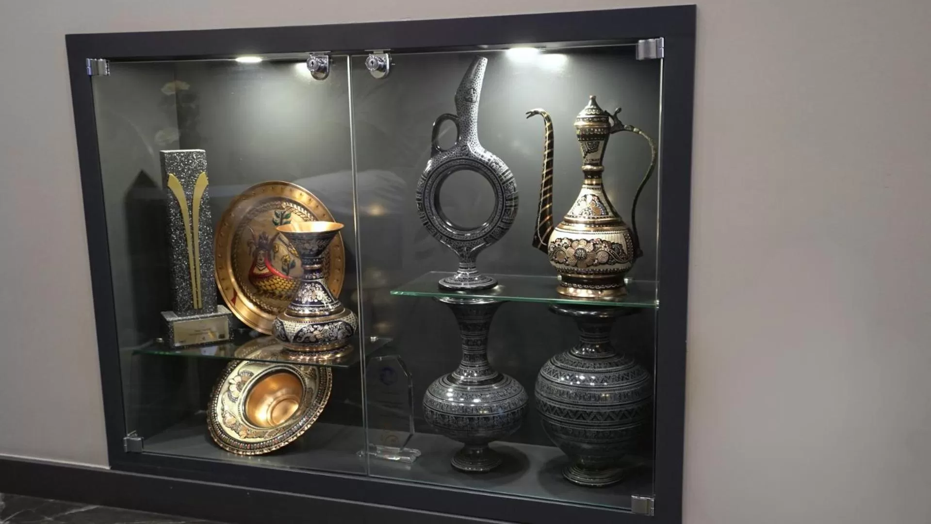 Decorative detail in Homey AirPort Hotel