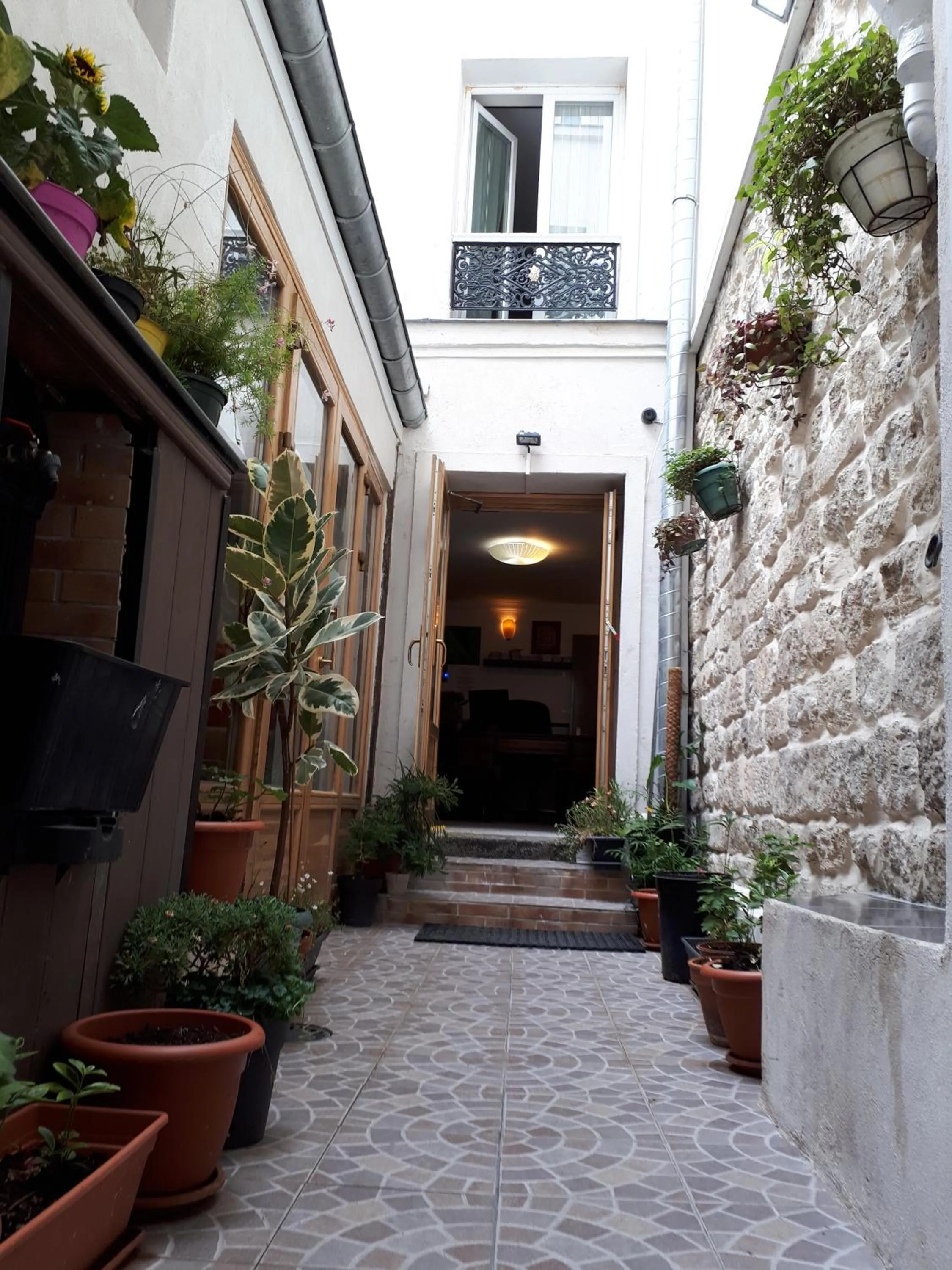 Facade/entrance in Grand Hôtel de Clermont