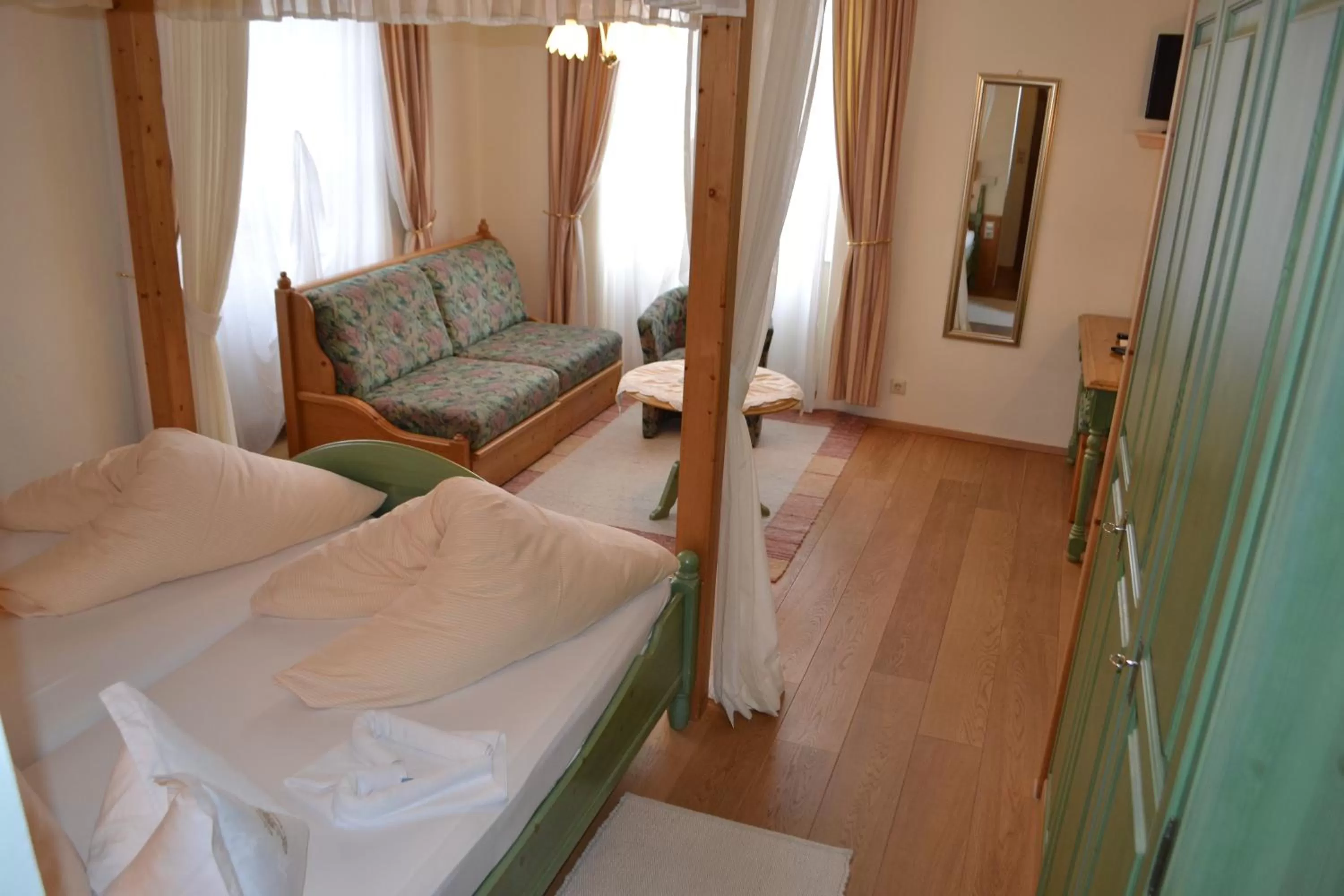 Photo of the whole room, Bed in Hotel Schloss Lerchenhof