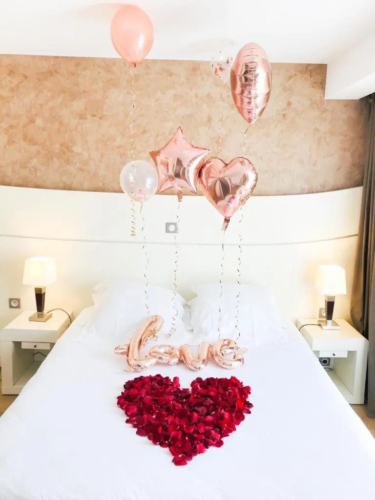 Bed in Hôtel Montaigne & Spa - Cannes Centre