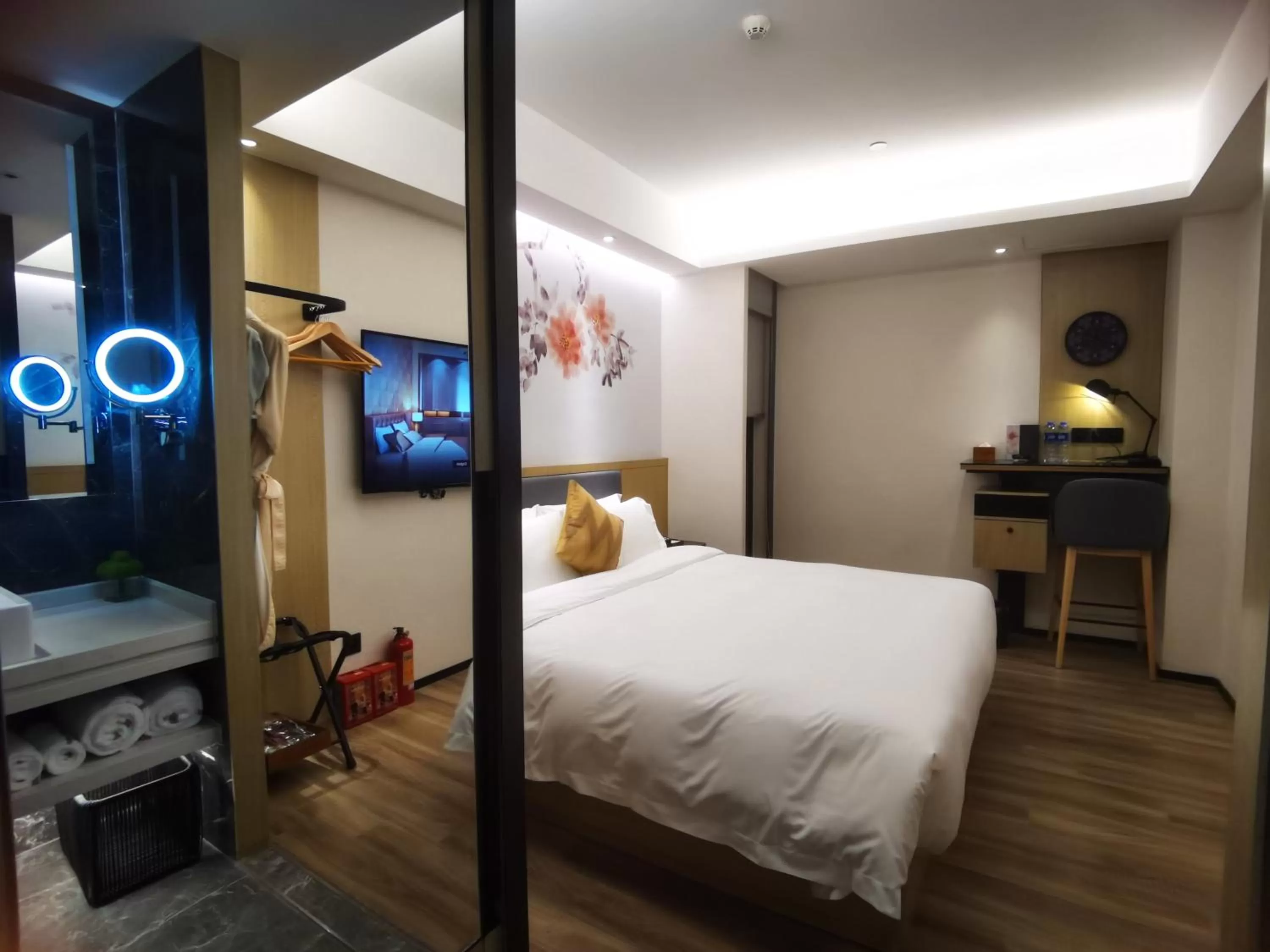 Photo of the whole room, Bed in Paco Hotel BeiJing Road Metro Guangzhou