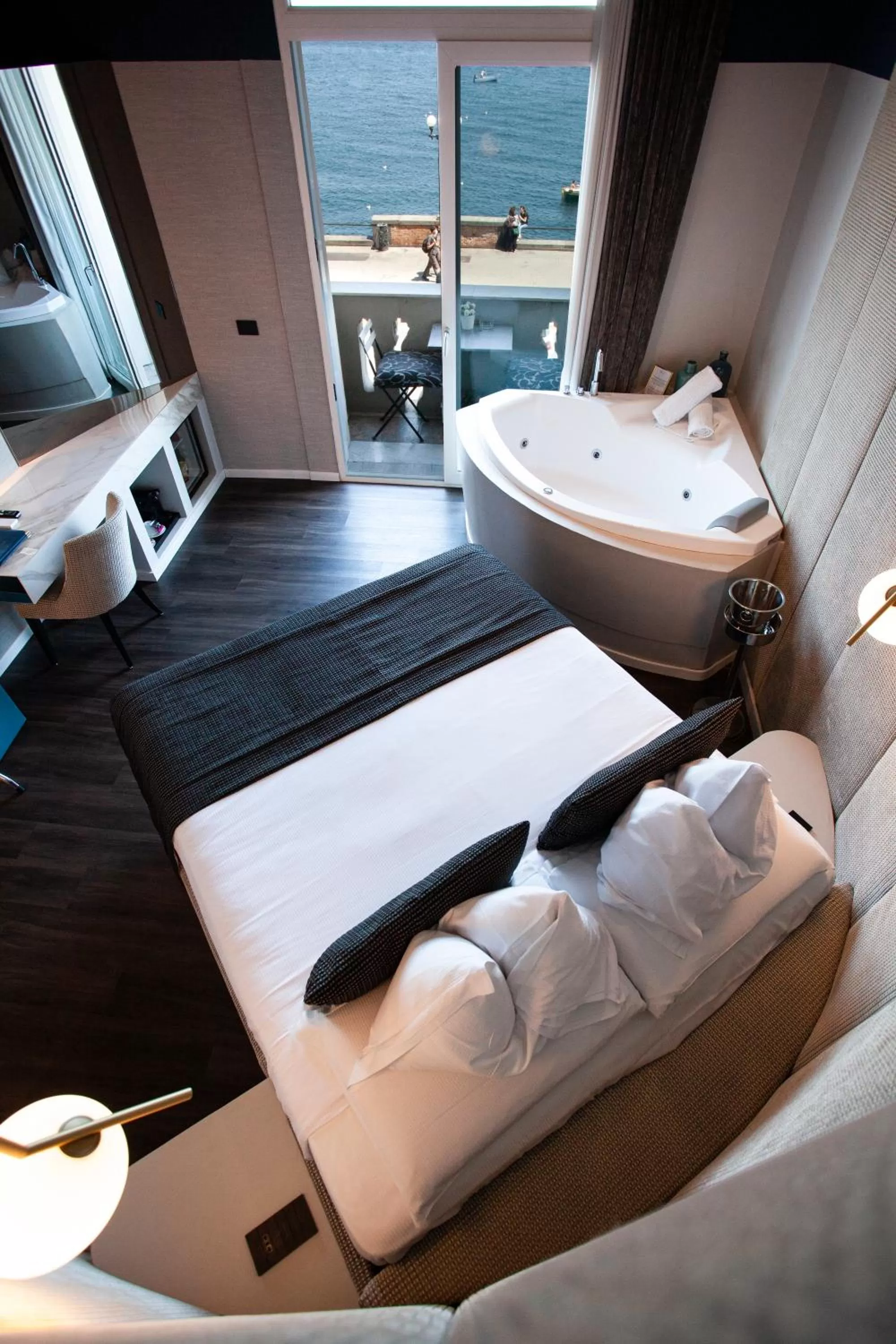 Hot Tub, Bed in Relais sul Mare Boutique Hotel