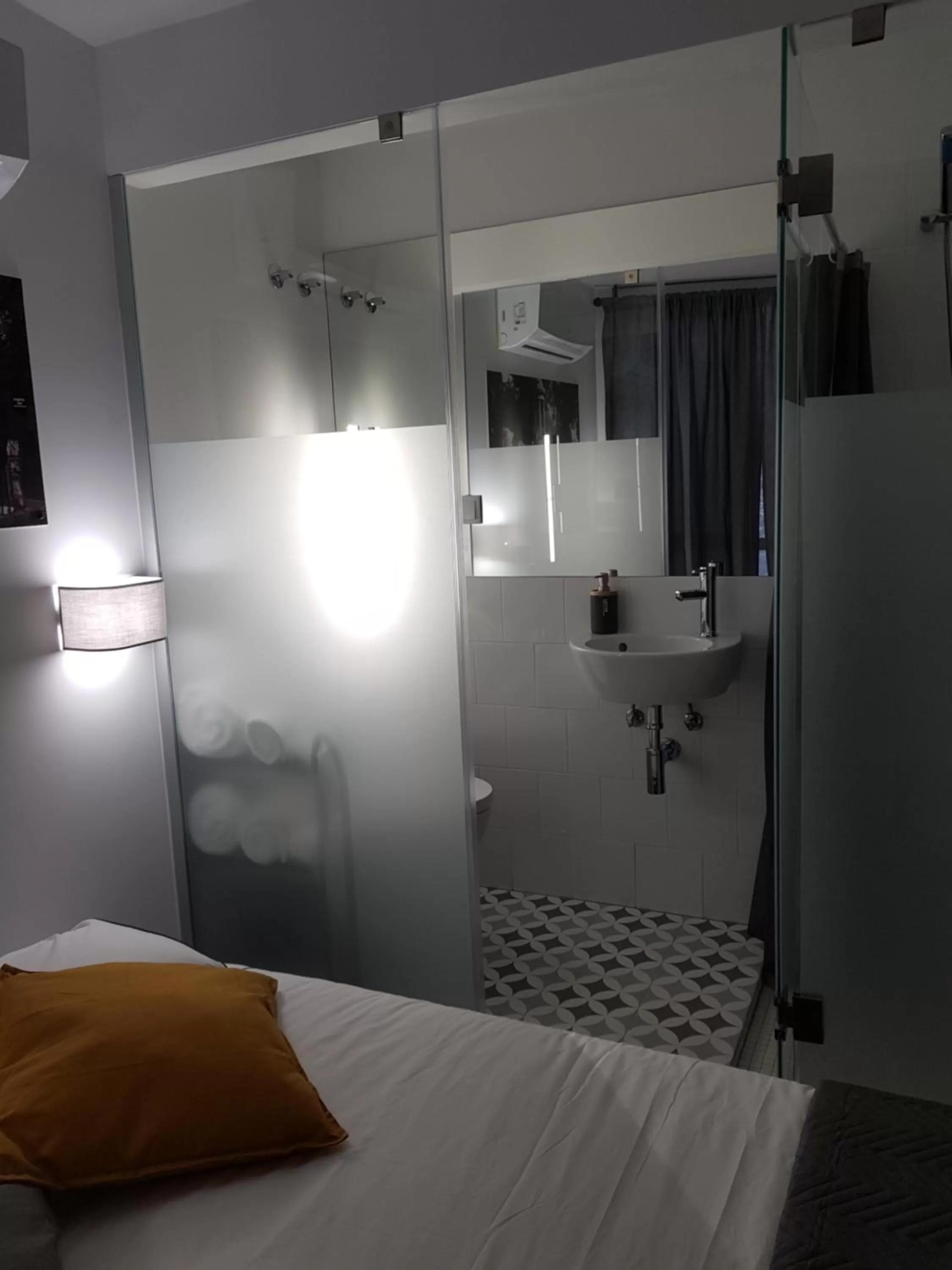 Shower, Bed in Cool Guest House