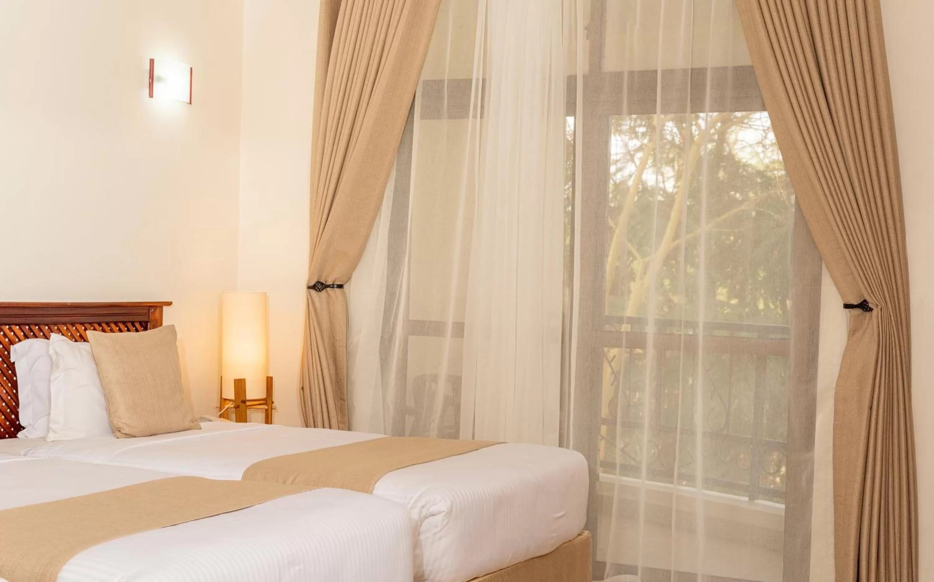 Bedroom, Bed in Forest Hill Hotel