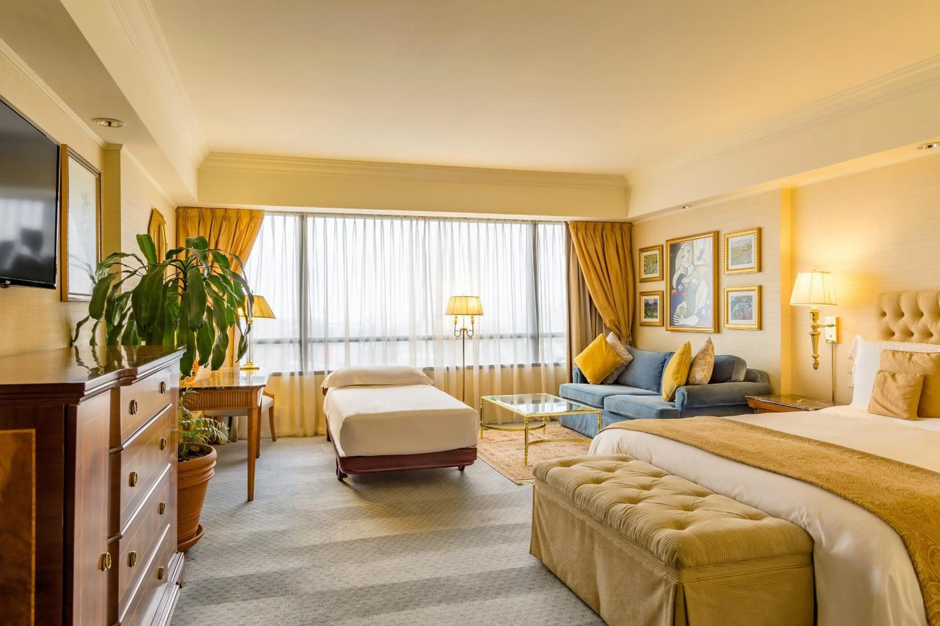 Photo of the whole room, Bed in Park Tower, A Luxury Collection Hotel, Buenos Aires