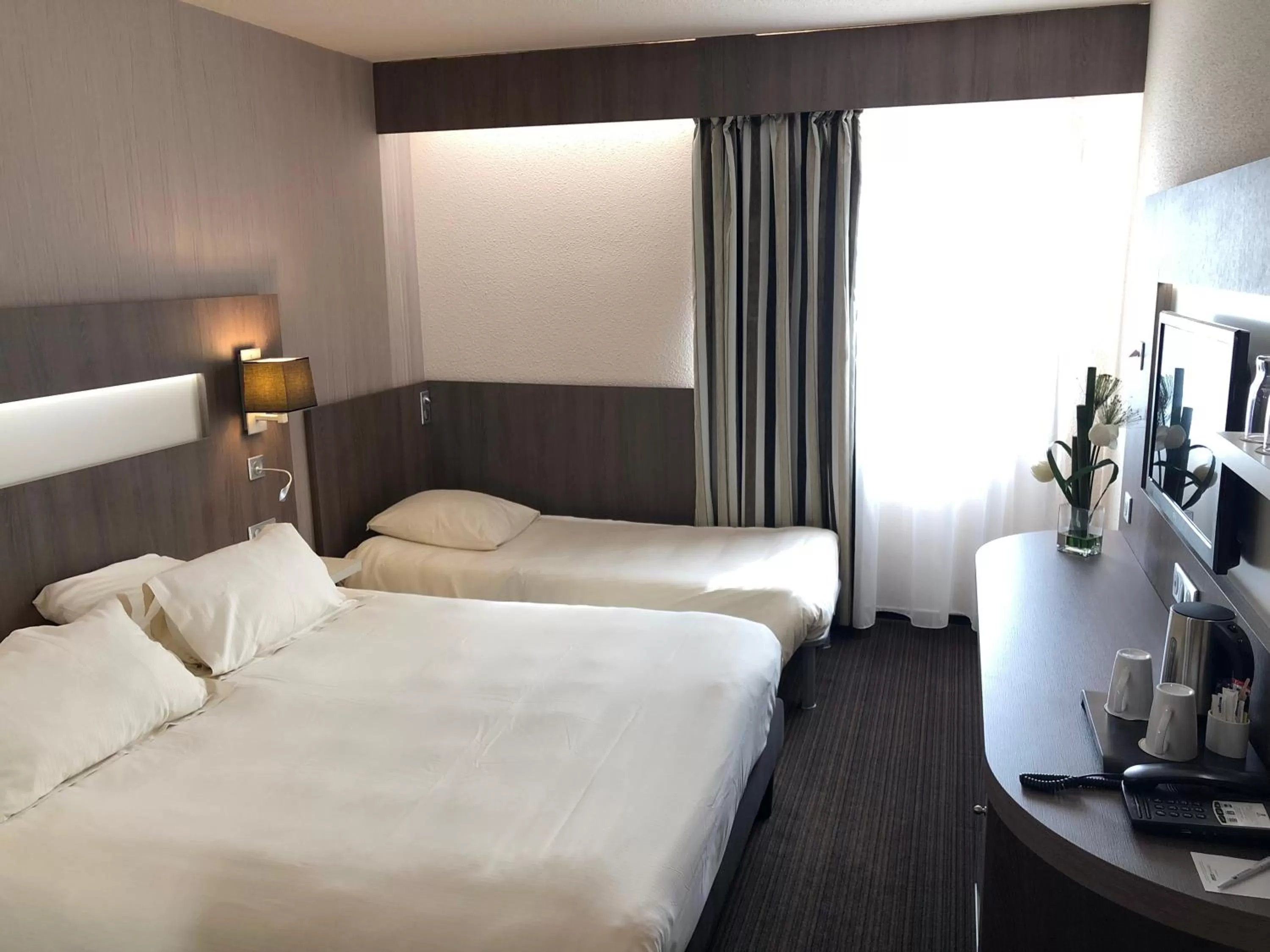 Photo of the whole room, Bed in Best Western Marseille Aeroport