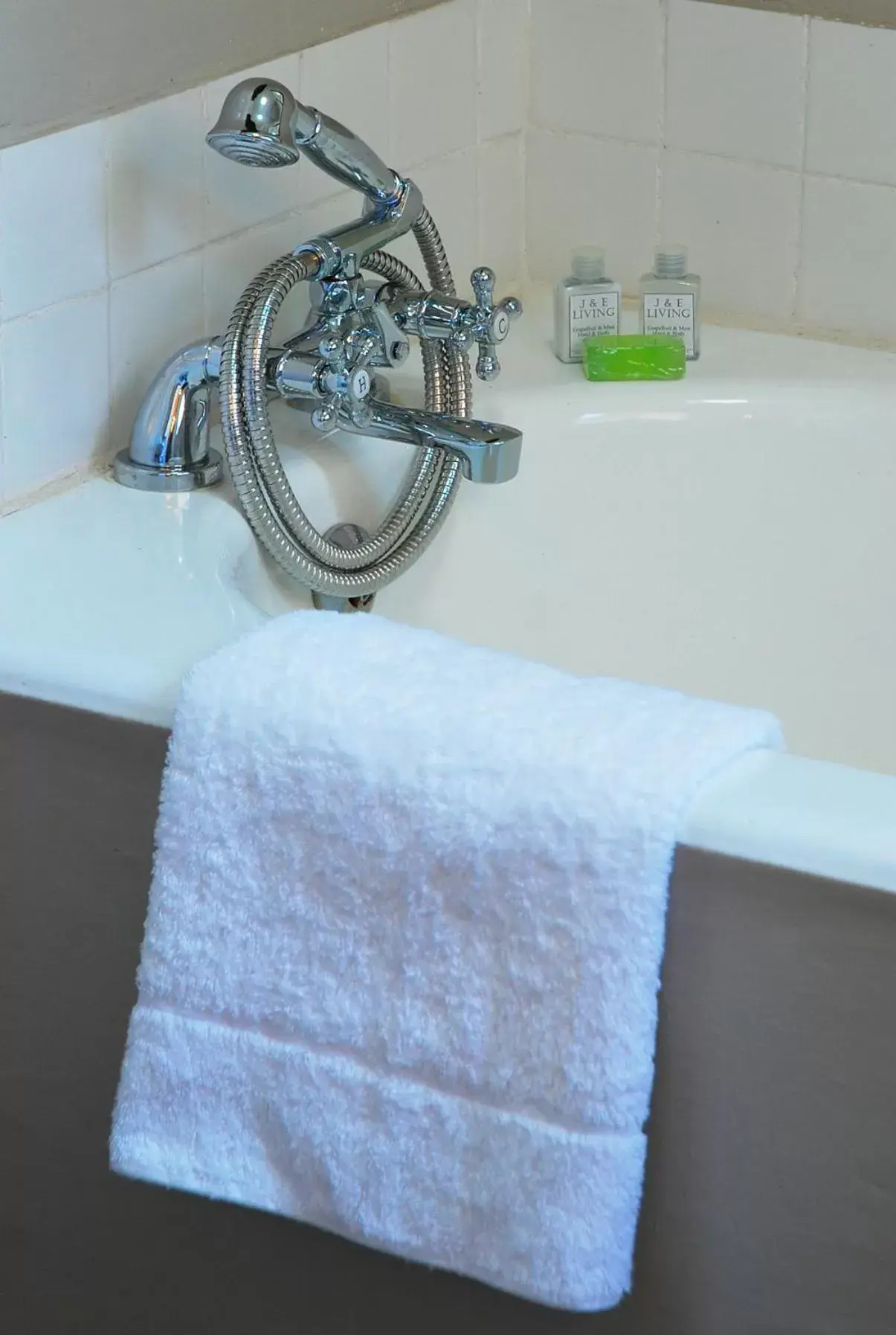 Deluxe Queen Room in Sneezewood Farm Bed&Breakfast and Self-Catering Cottage Deluxe Queen Room in Sneezewood Farm Bed&Breakfast and Self-Catering Cottage