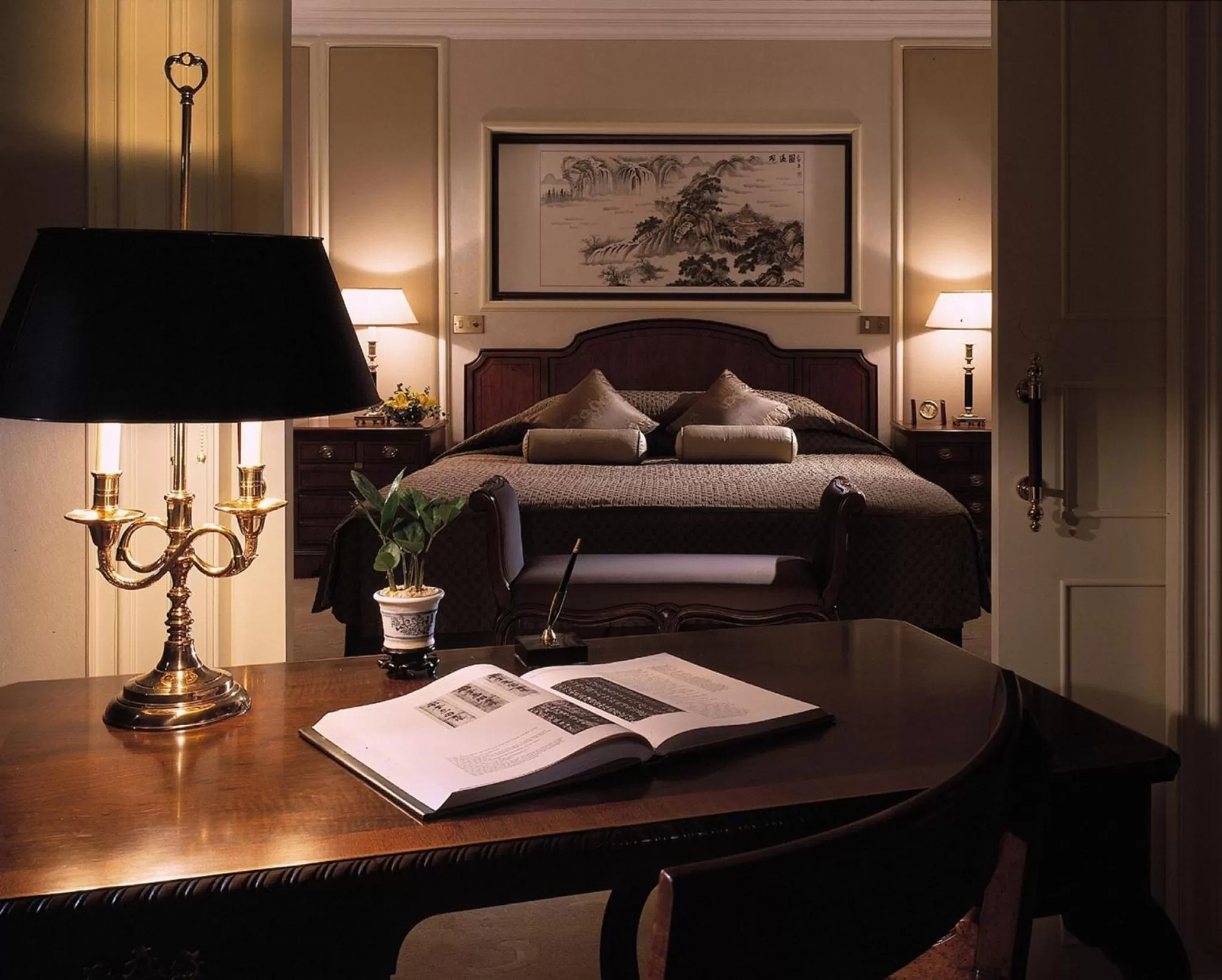 Bed in Shangri-La Shenzhen