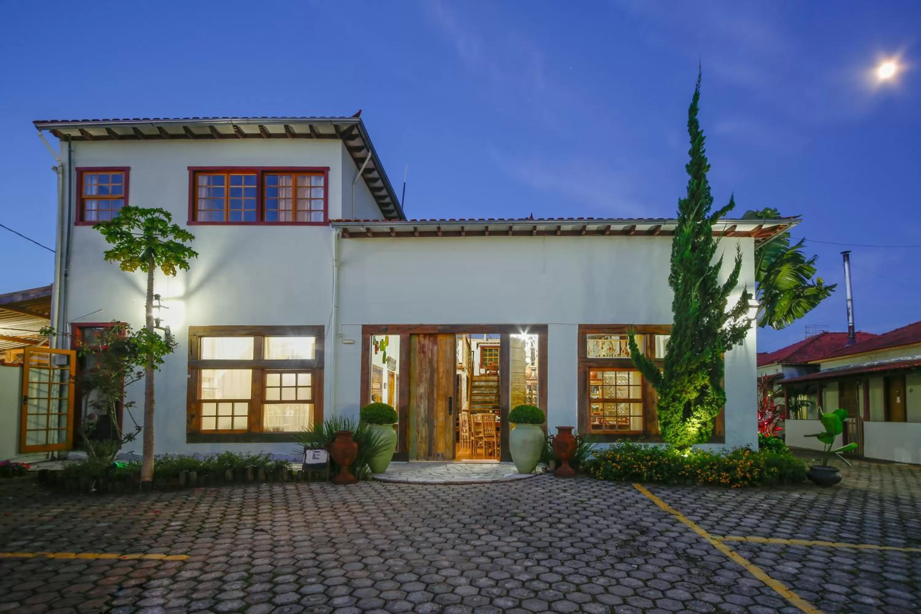 Facade/entrance, Property Building in Pousada Neuza Barbosa