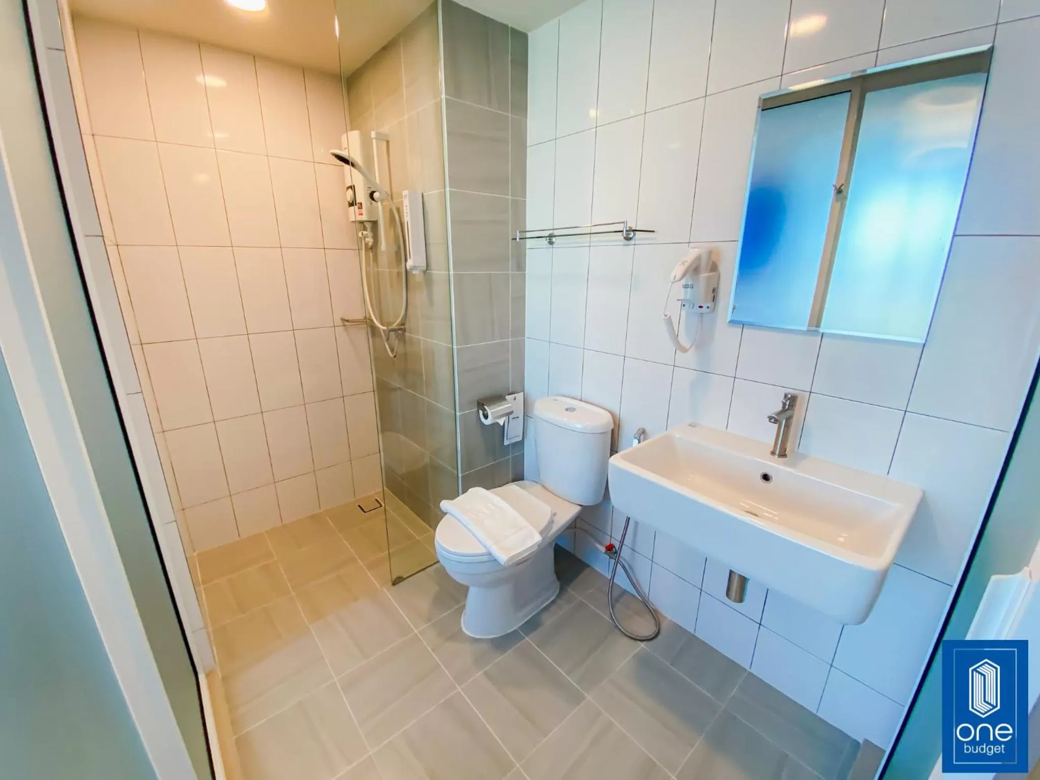 Bathroom in วัน บัดเจท เชียงราย สนามกีฬา One Budget Hotel Chiangrai Stadium
