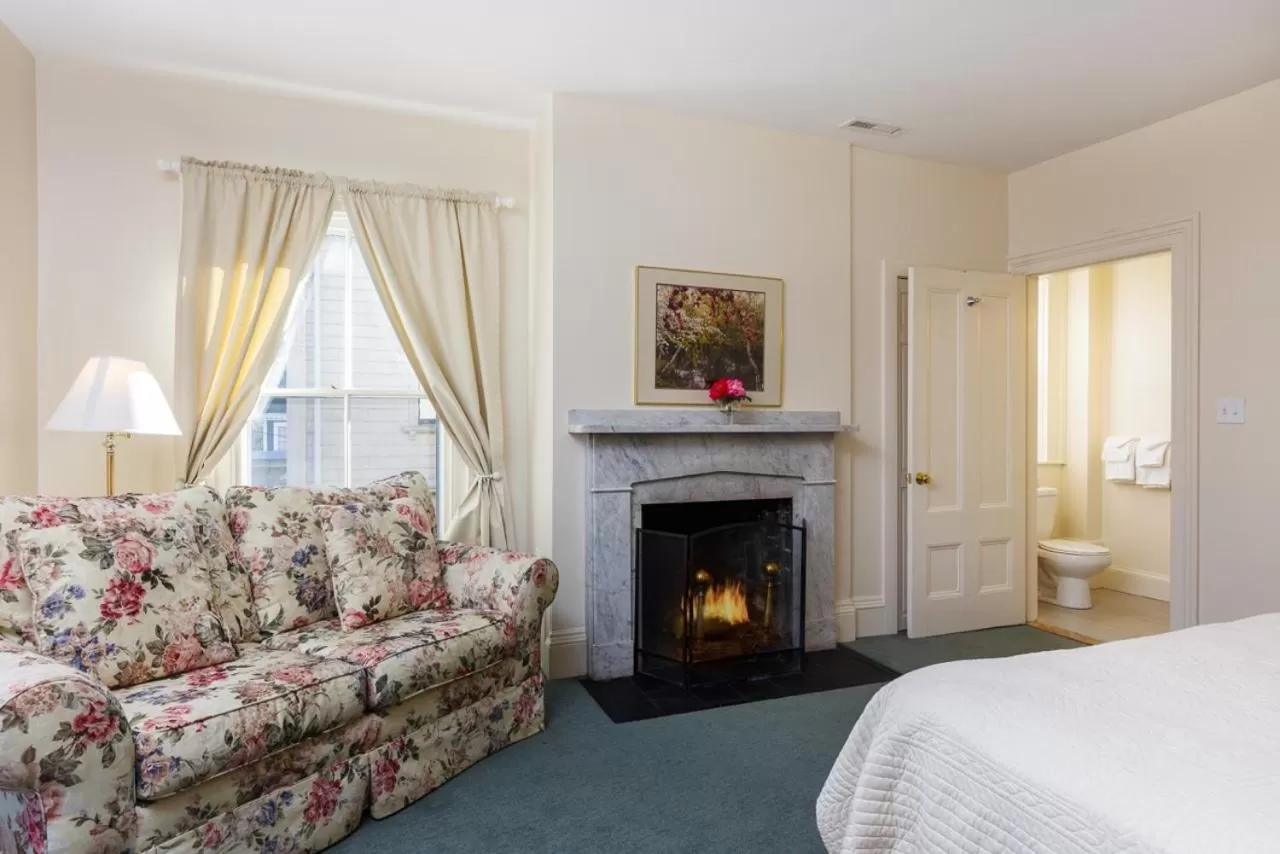 Bed in The Salem Inn