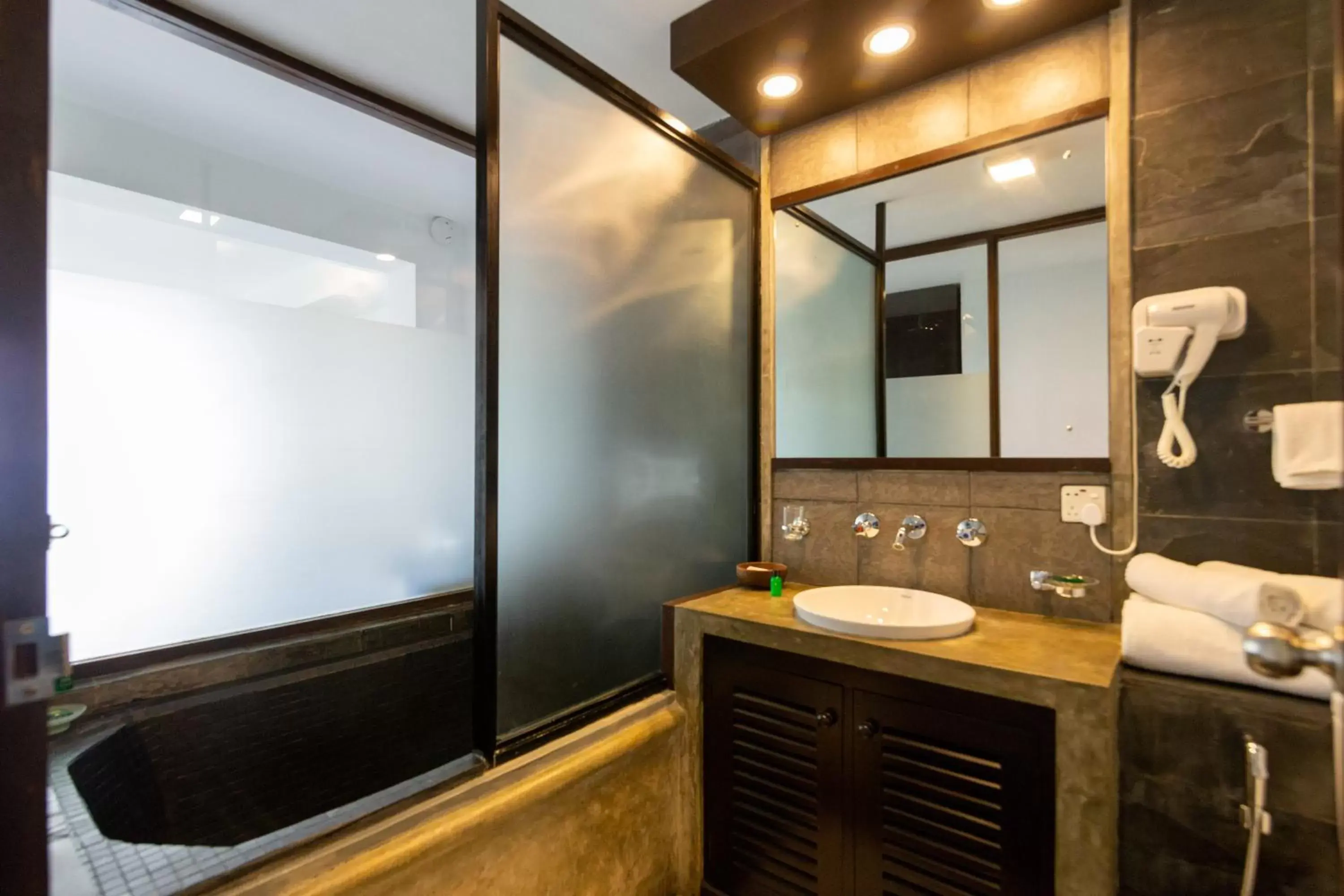 Deluxe Double Room with 10% off on selected wines in The Theva Residency Deluxe Double Room with 10% off on selected wines in The Theva Residency