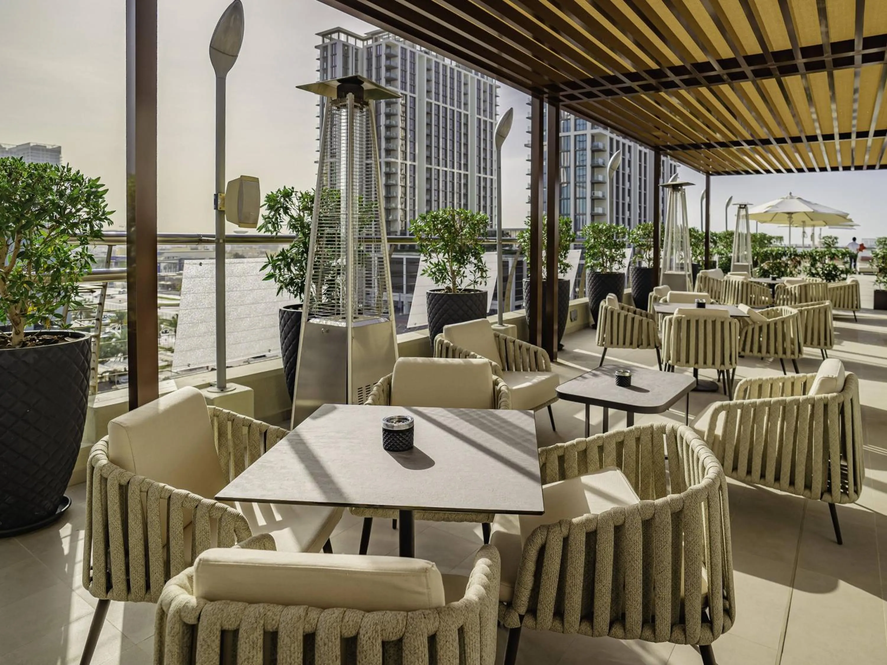 Restaurant/places to eat in Towers Rotana - Dubai
