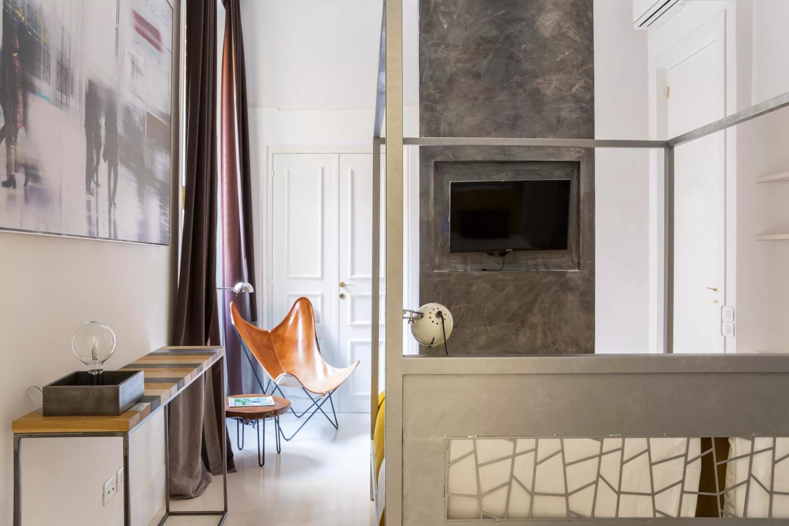 TV and multimedia in Piazza di Spagna 9