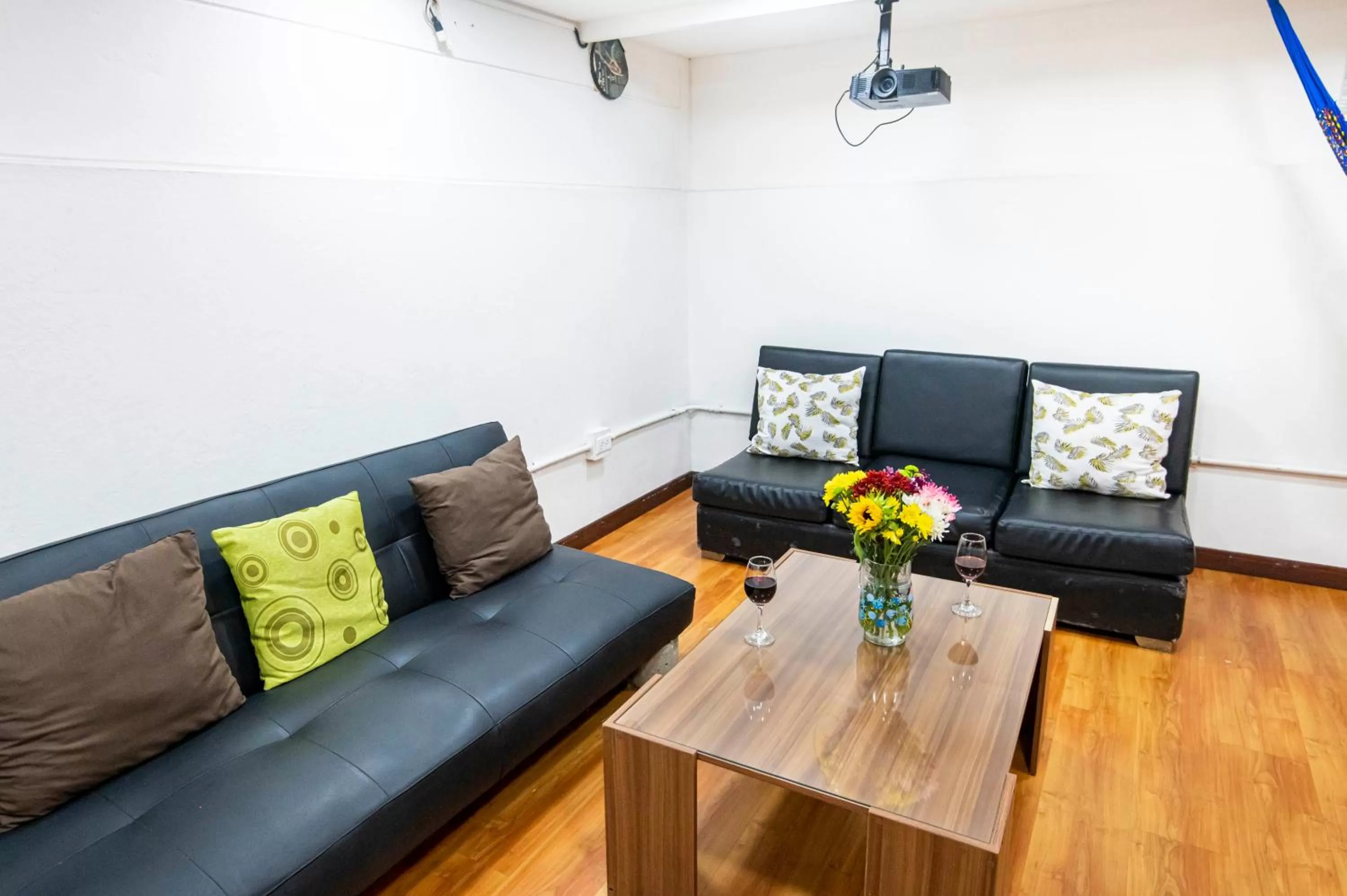 Communal lounge/ TV room, Seating Area in Poblado Guest House