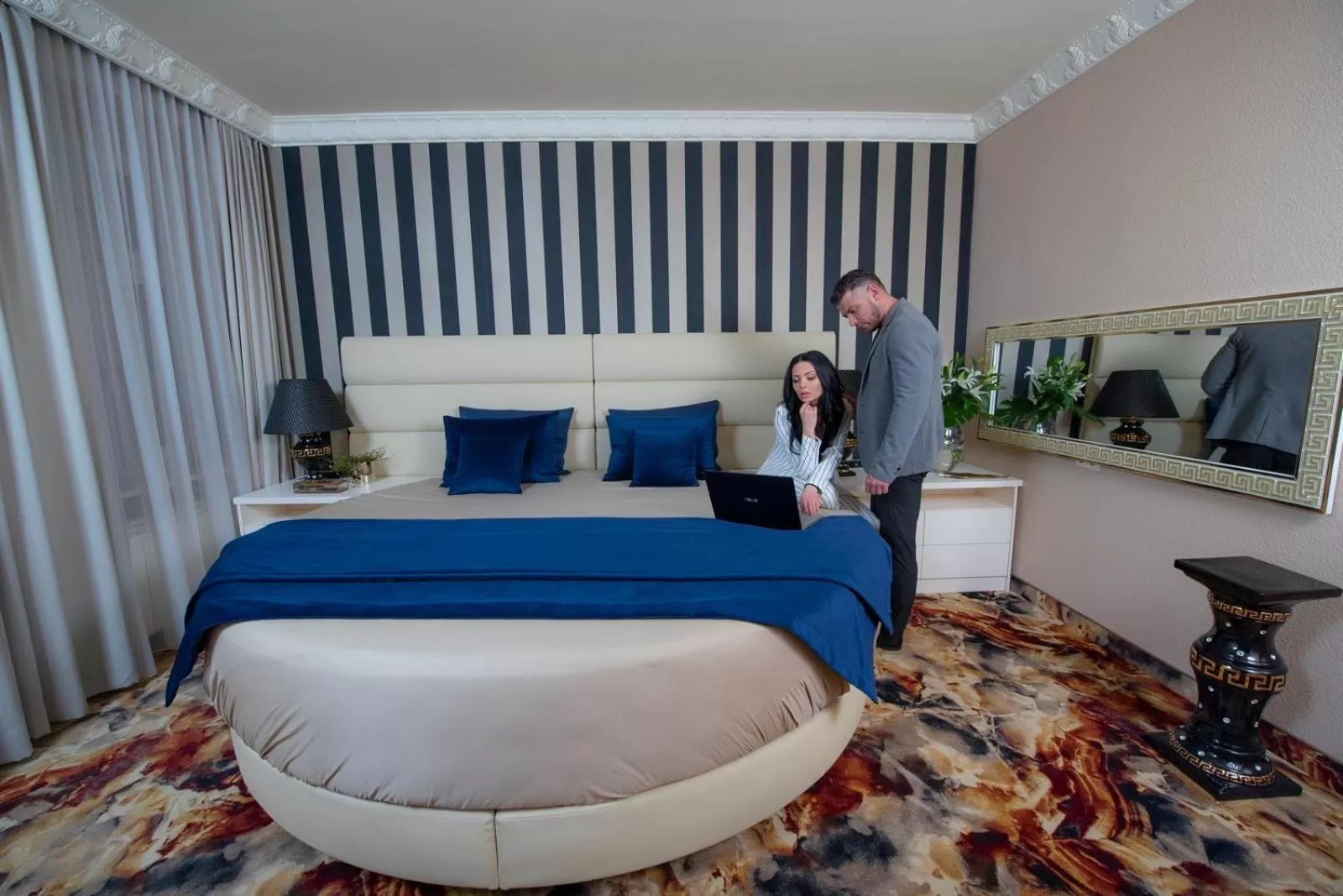 Photo of the whole room, Bed in Hotel Royal